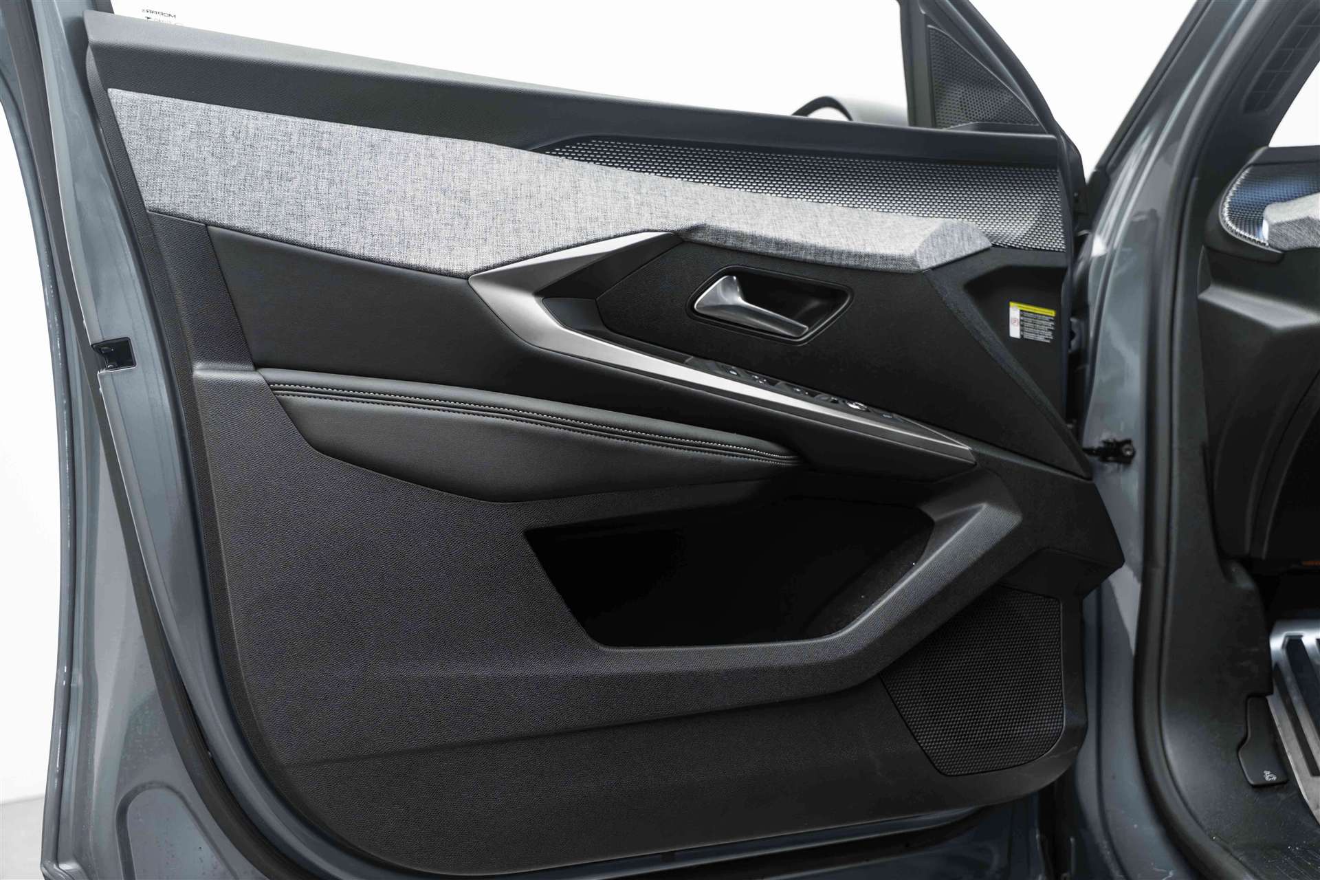 PEUGEOT 5008 145 Hybrid GT 7-Plätzer e-DCS-Automat-image-5
