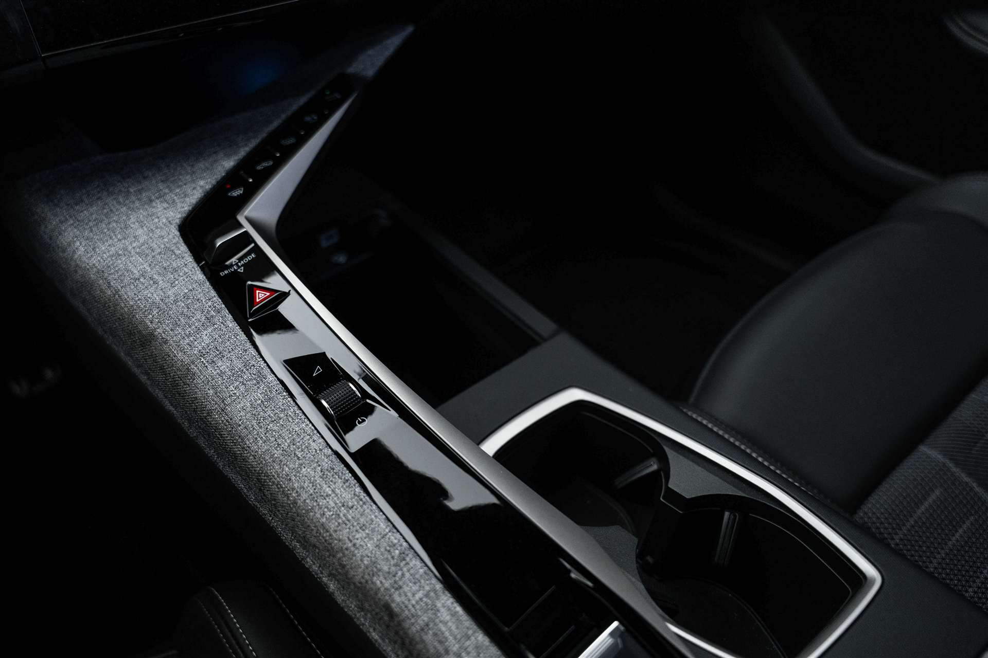 PEUGEOT 5008 145 Hybrid GT 7-Plätzer e-DCS-Automat-image-24