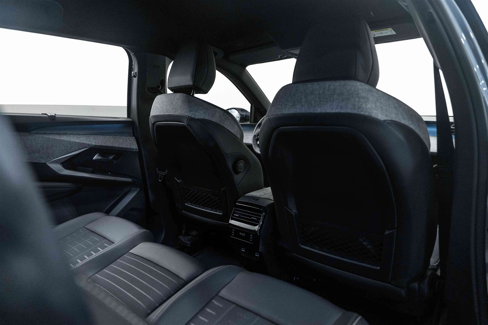 PEUGEOT 5008 145 Hybrid GT 7-Plätzer e-DCS-Automat-image-11
