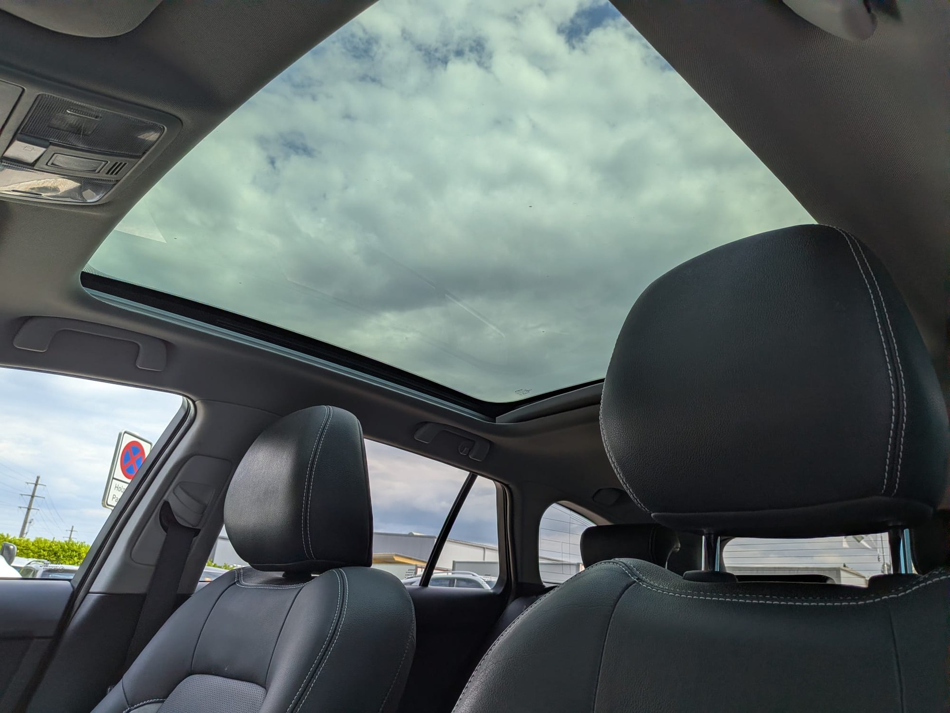 TOYOTA Avensis Touring Sports 2.0 D-4D Sol Premium-image-11