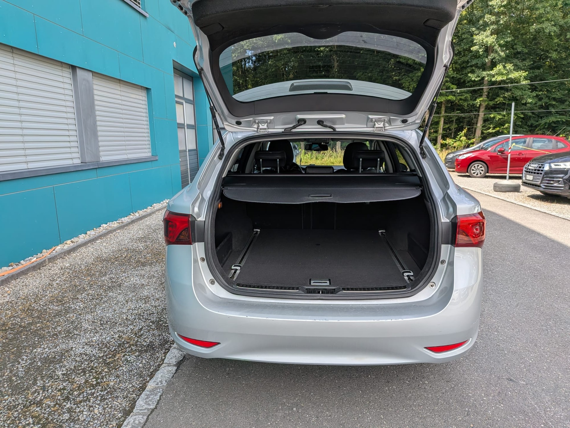 TOYOTA Avensis Touring Sports 2.0 D-4D Sol Premium-image-12