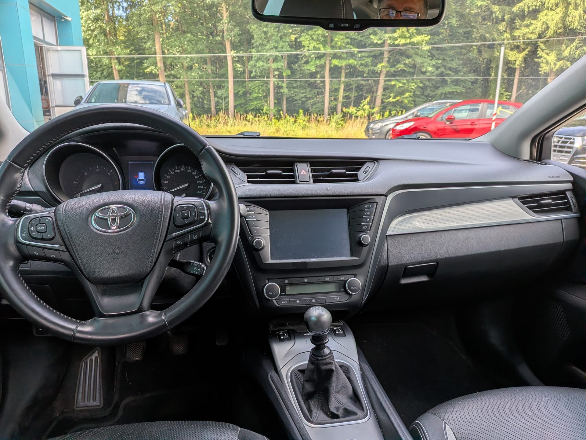 TOYOTA Avensis Touring Sports 2.0 D-4D Sol Premium-image-8