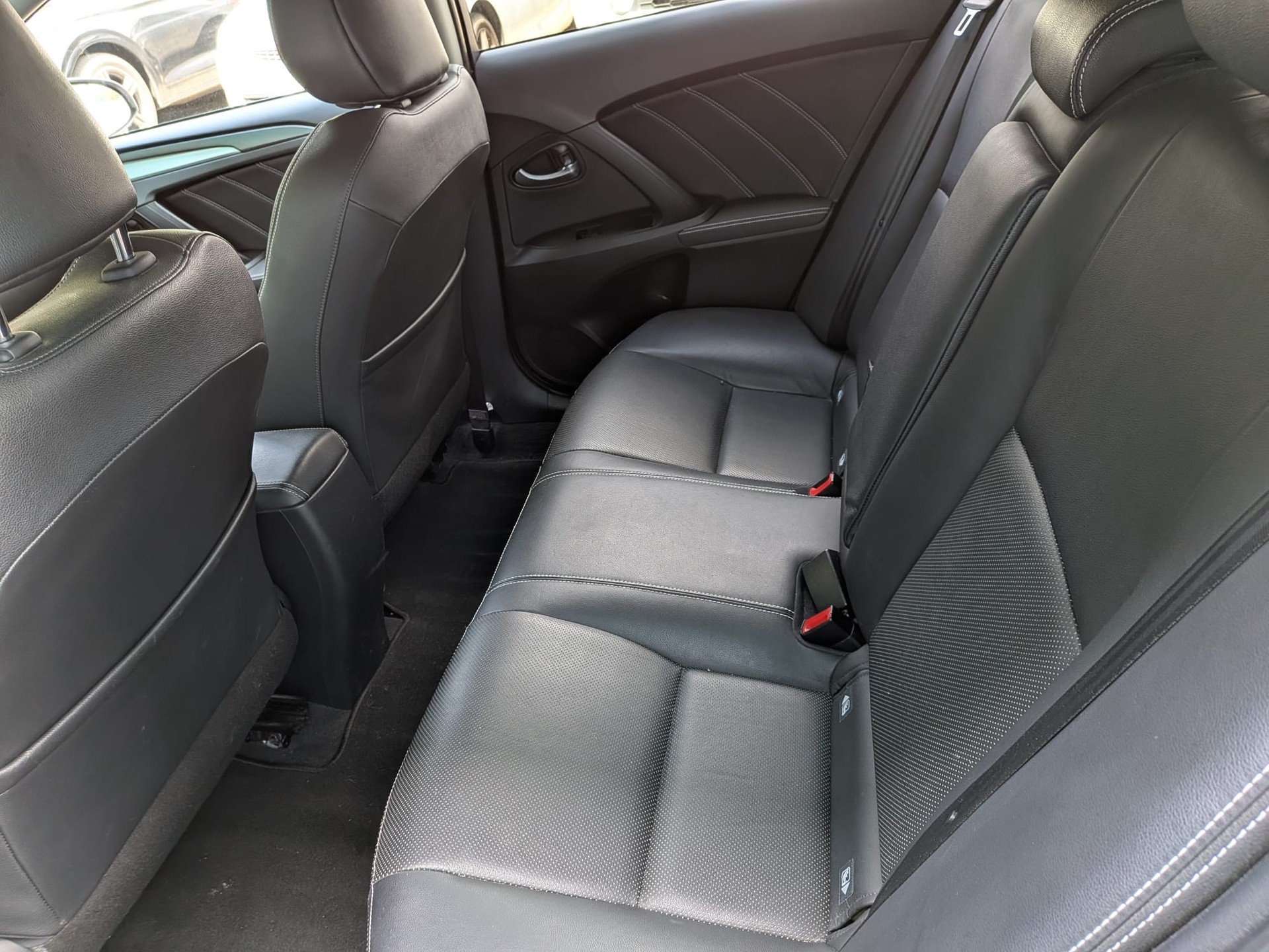 TOYOTA Avensis Touring Sports 2.0 D-4D Sol Premium-image-10