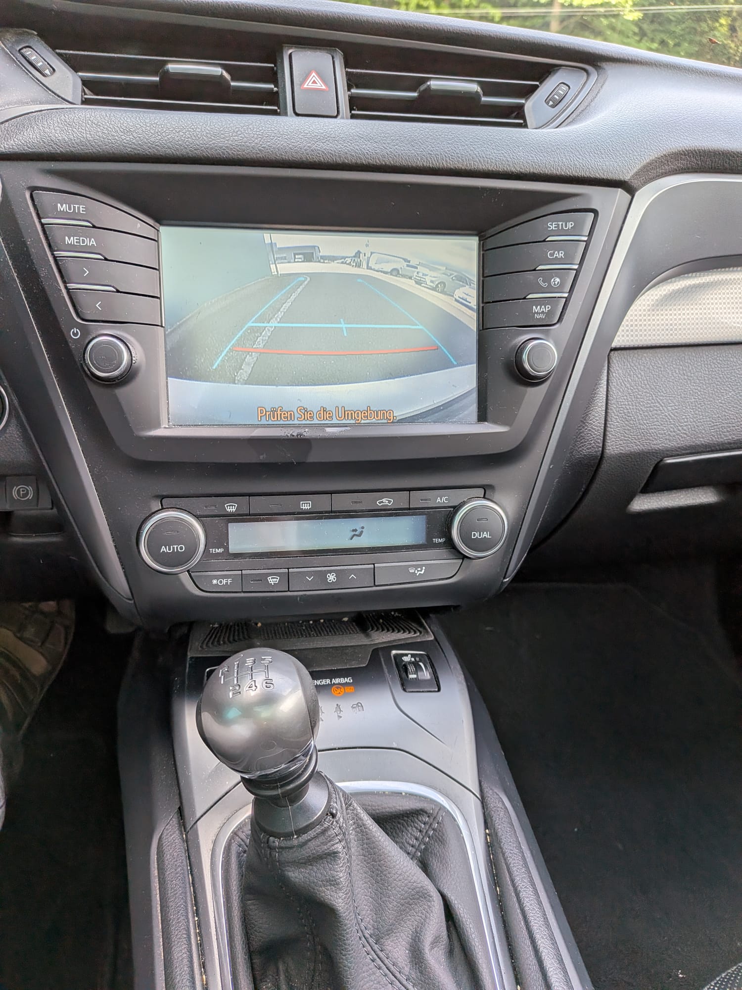 TOYOTA Avensis Touring Sports 2.0 D-4D Sol Premium-image-9
