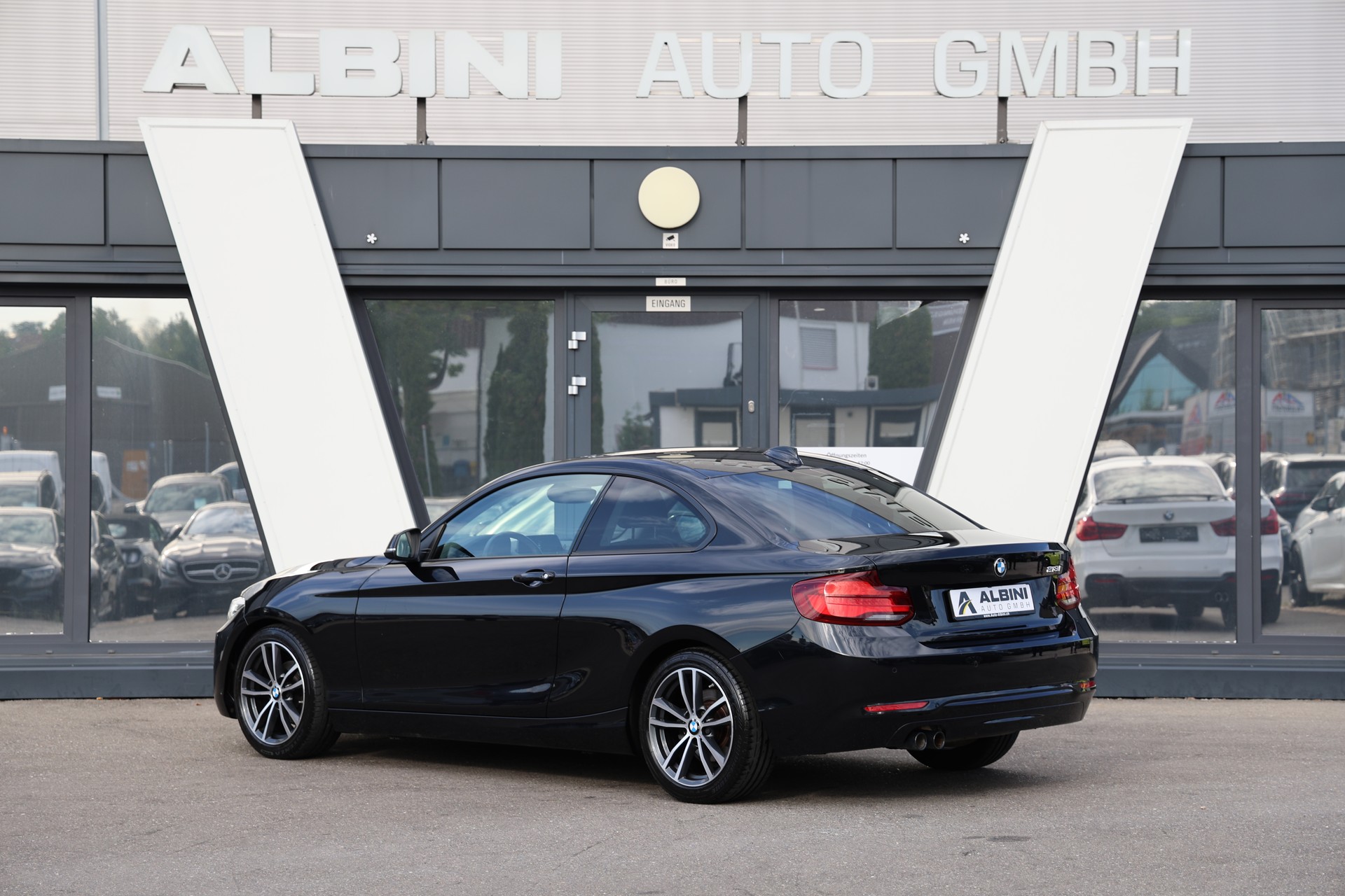 BMW 218i Steptronic-showroom-element-2