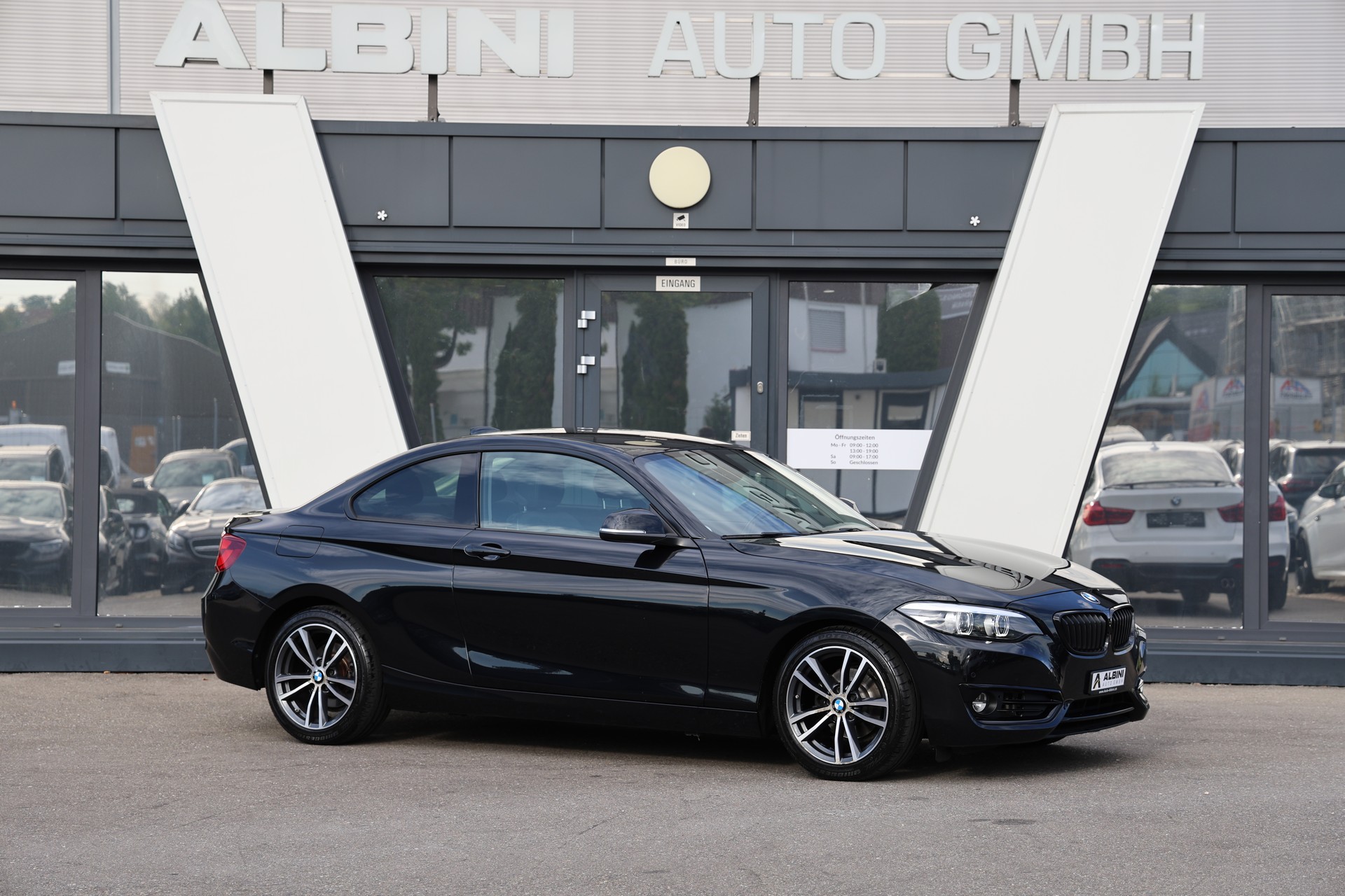 BMW 218i Steptronic-showroom-element-1
