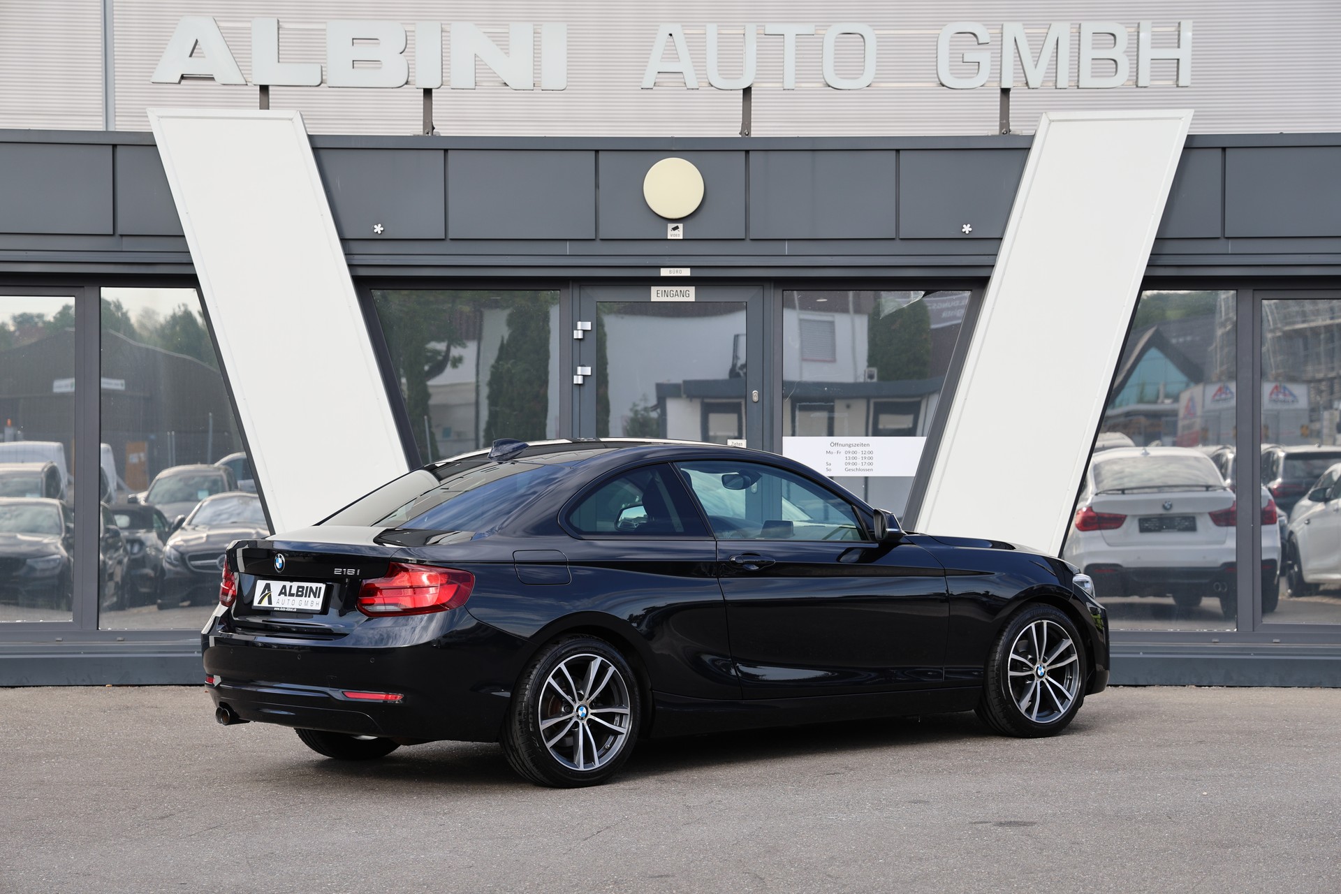 BMW 218i Steptronic-showroom-element-3