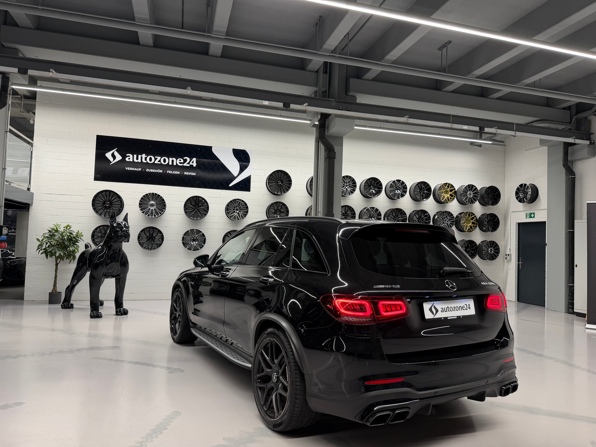 MERCEDES-BENZ GLC 63 S AMG 4m+ *CH-Auto*Gratis Service*Garantie*Top Ausstattung*AMG Performance Sitze High End*-showroom-element-3