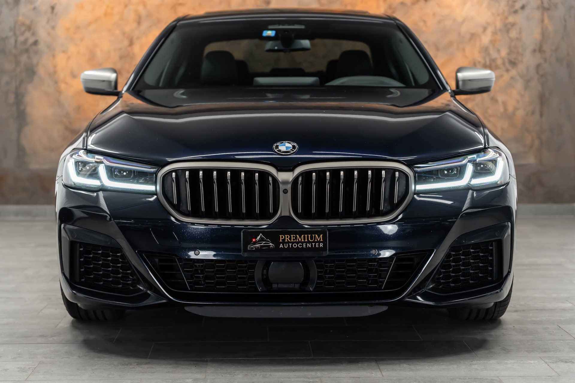 BMW M550i xDrive Steptronic *Panorama*Head-Up*H&K Sound*360°*-image-5