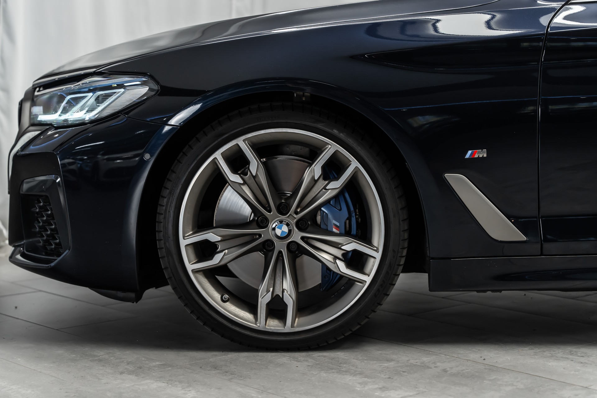 BMW M550i xDrive Steptronic *Panorama*Head-Up*H&K Sound*360°*-showroom-element-3
