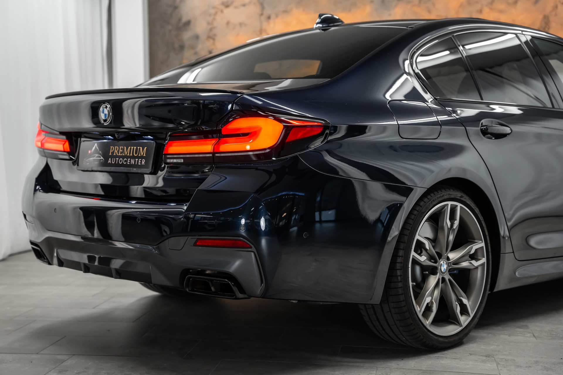 BMW M550i xDrive Steptronic *Panorama*Head-Up*H&K Sound*360°*-image-7