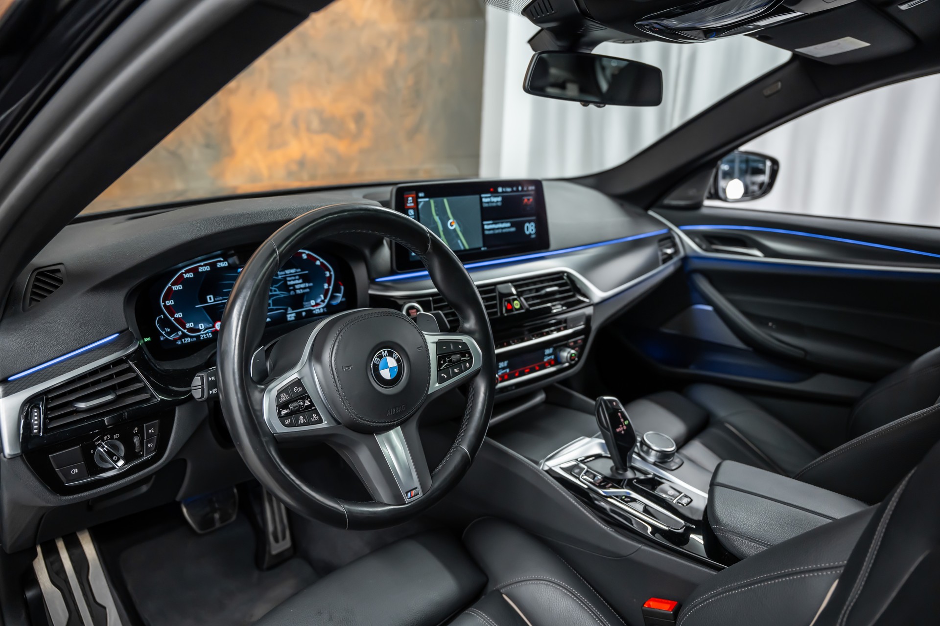 BMW M550i xDrive Steptronic *Panorama*Head-Up*H&K Sound*360°*-image-11