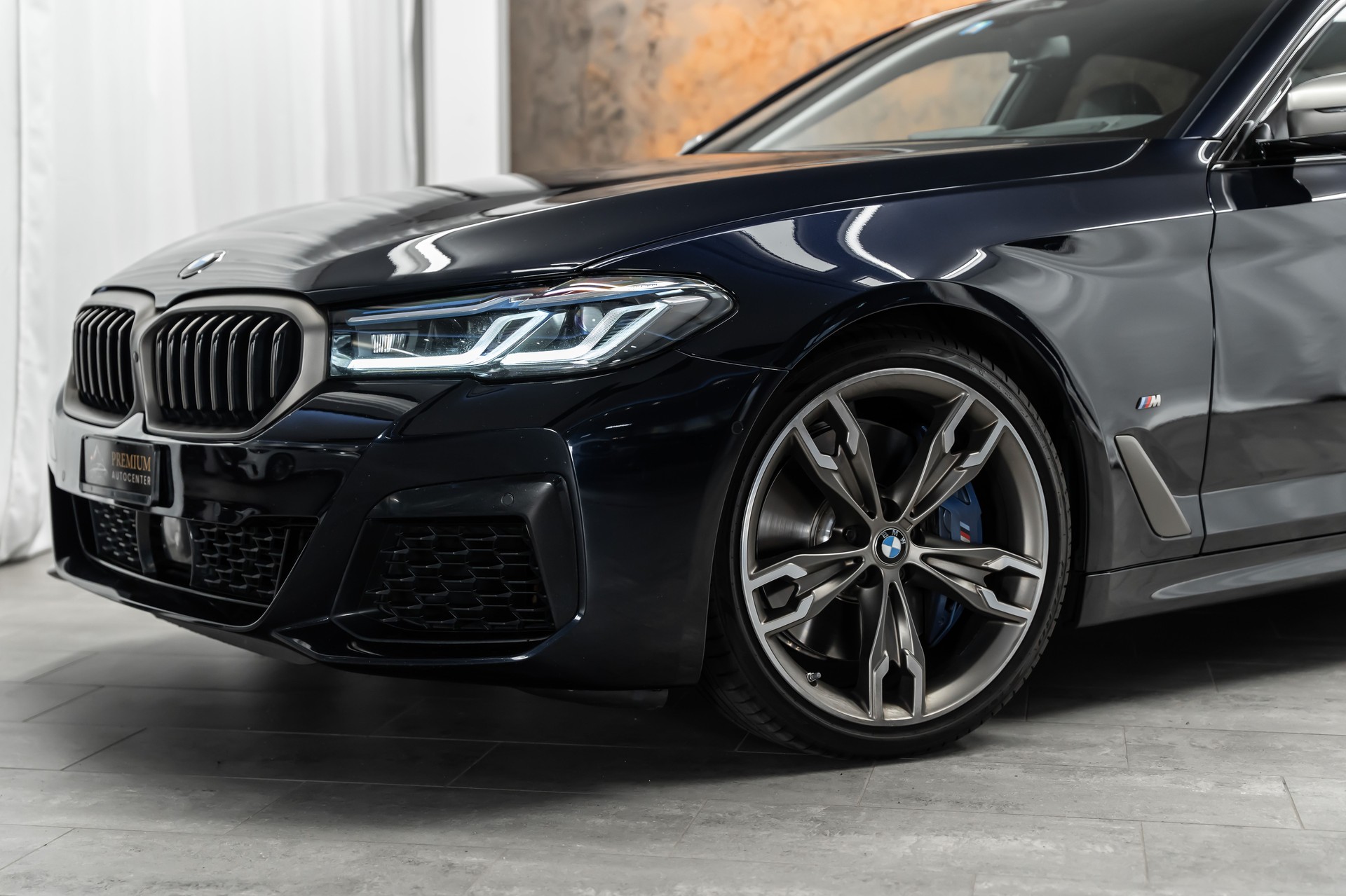 BMW M550i xDrive Steptronic *Panorama*Head-Up*H&K Sound*360°*-showroom-element-1