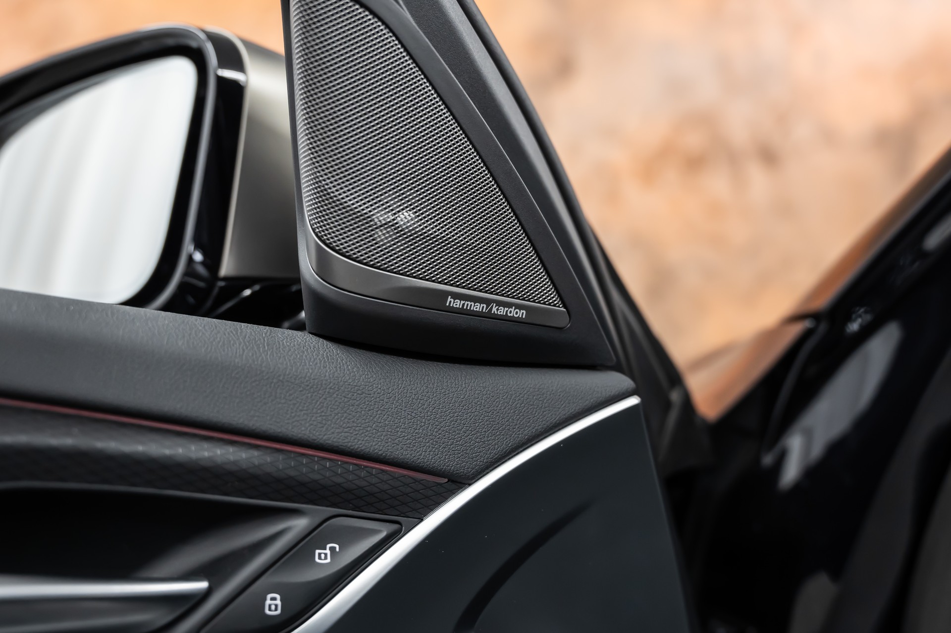 BMW M550i xDrive Steptronic *Panorama*Head-Up*H&K Sound*360°*-image-22