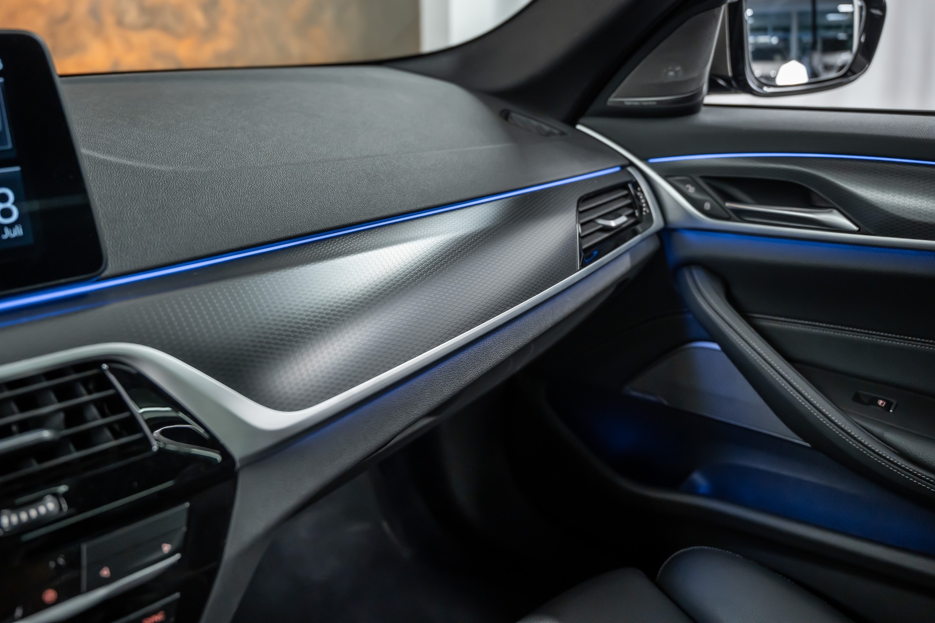 BMW M550i xDrive Steptronic *Panorama*Head-Up*H&K Sound*360°*-image-29