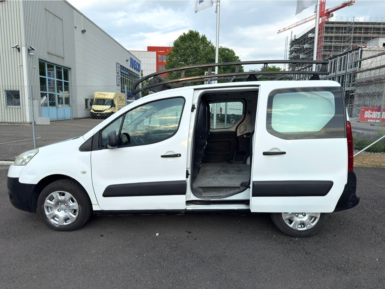 PEUGEOT Partner 1.6 e-HDI Urban Pack-image-2
