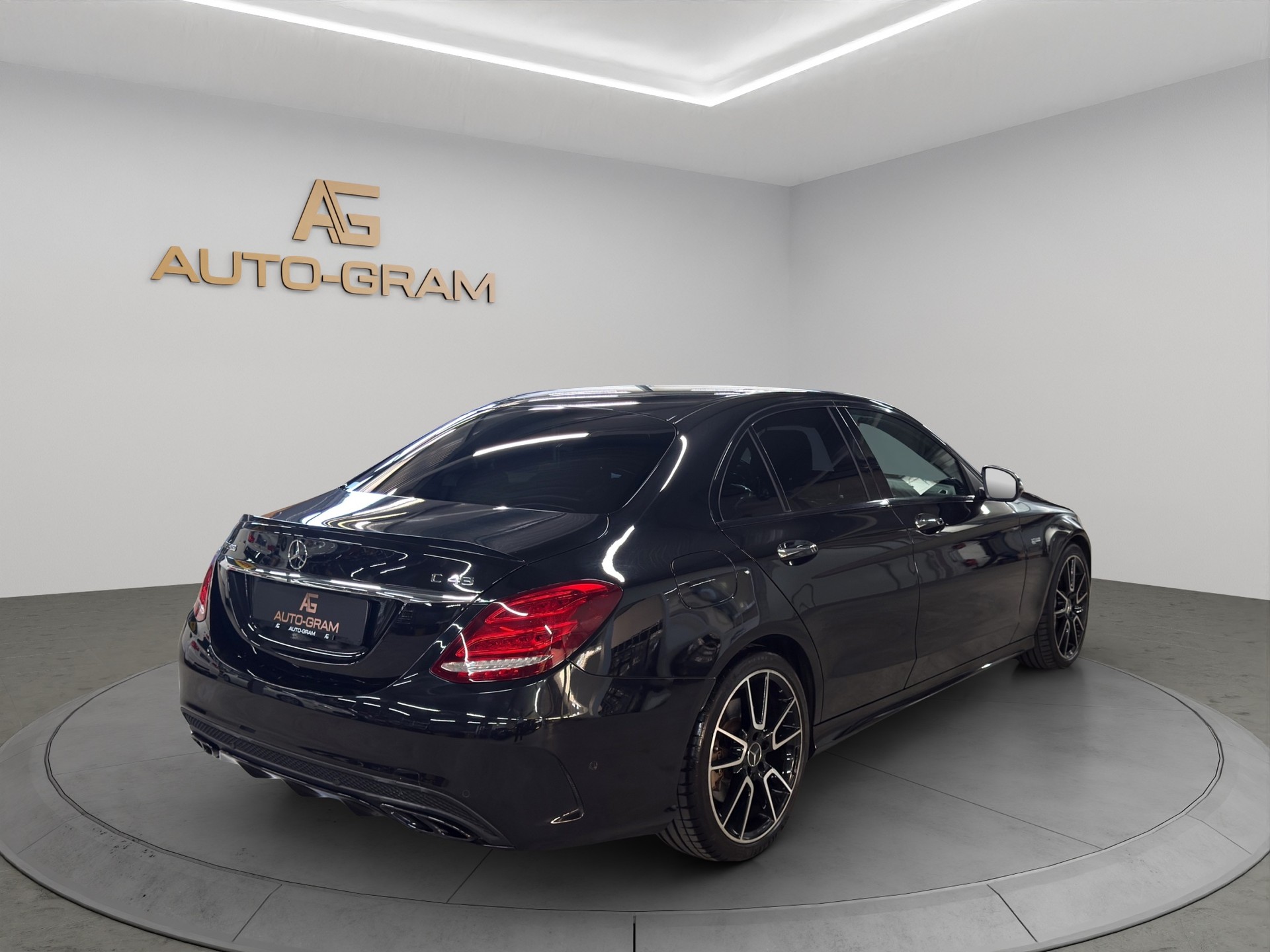 MERCEDES-BENZ C 43 AMG 4Matic 9G-Tronic-image-4
