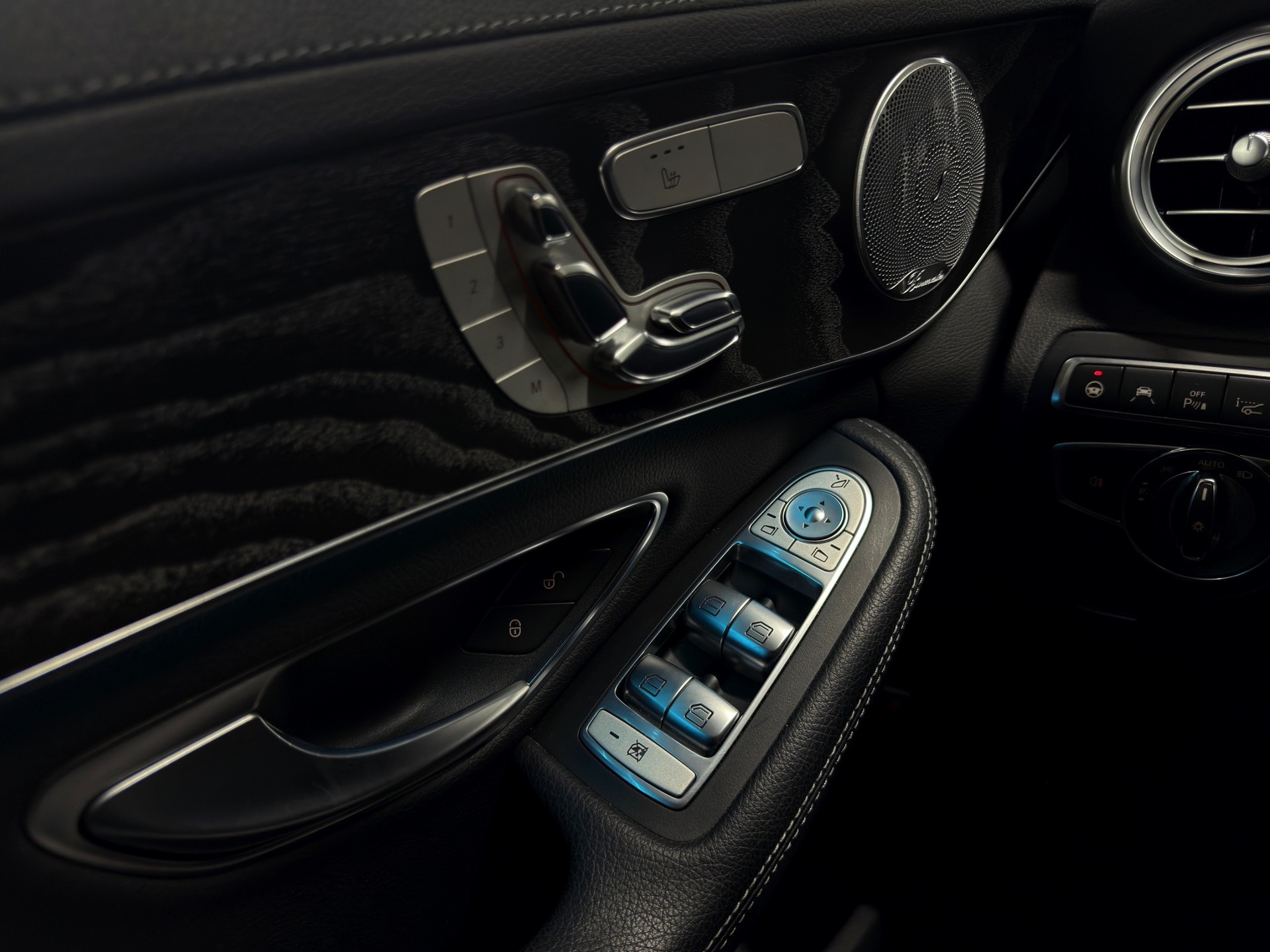 MERCEDES-BENZ C 43 AMG 4Matic 9G-Tronic-image-25