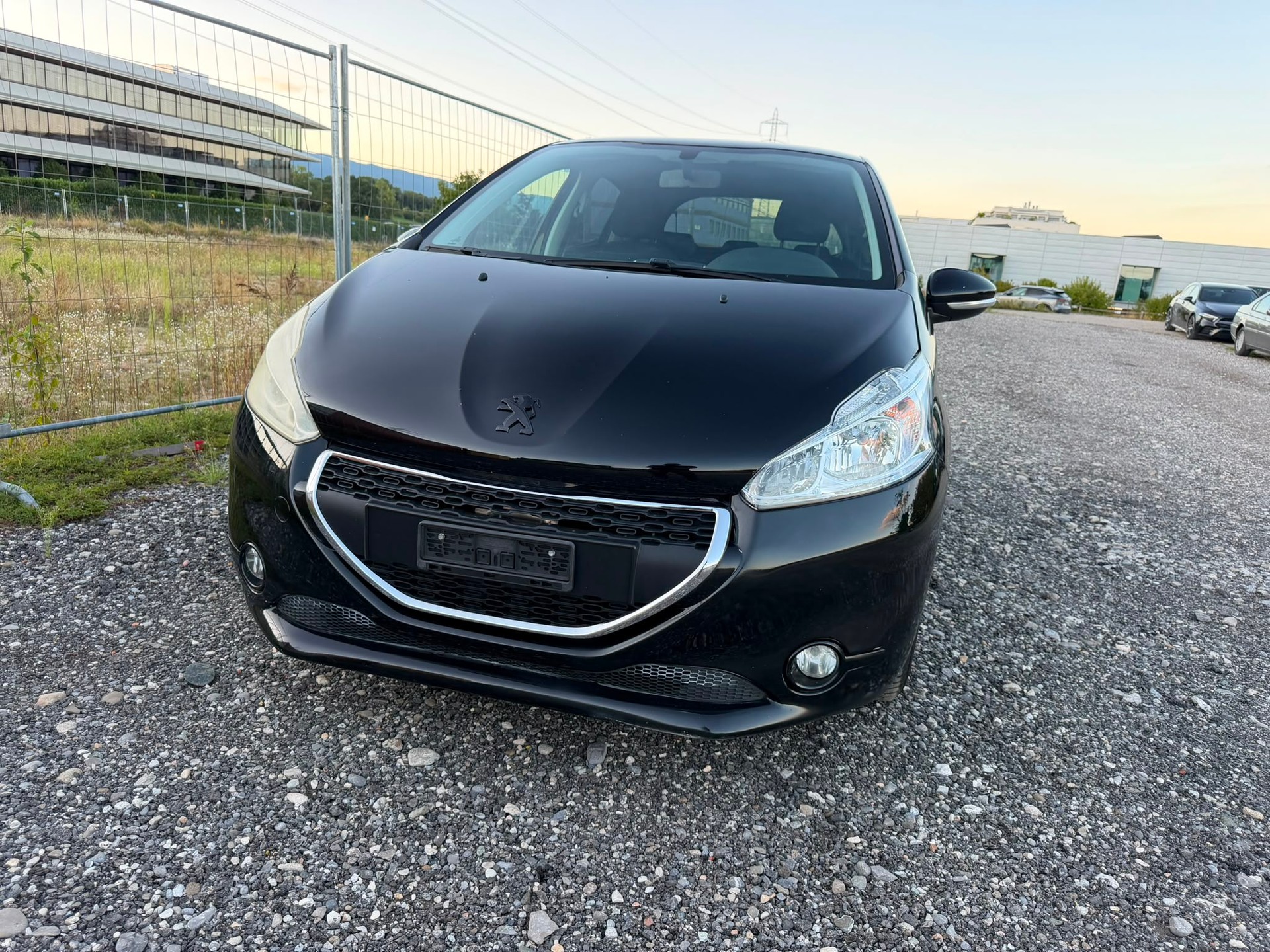 PEUGEOT 208 1.2 VTI Active-image-1