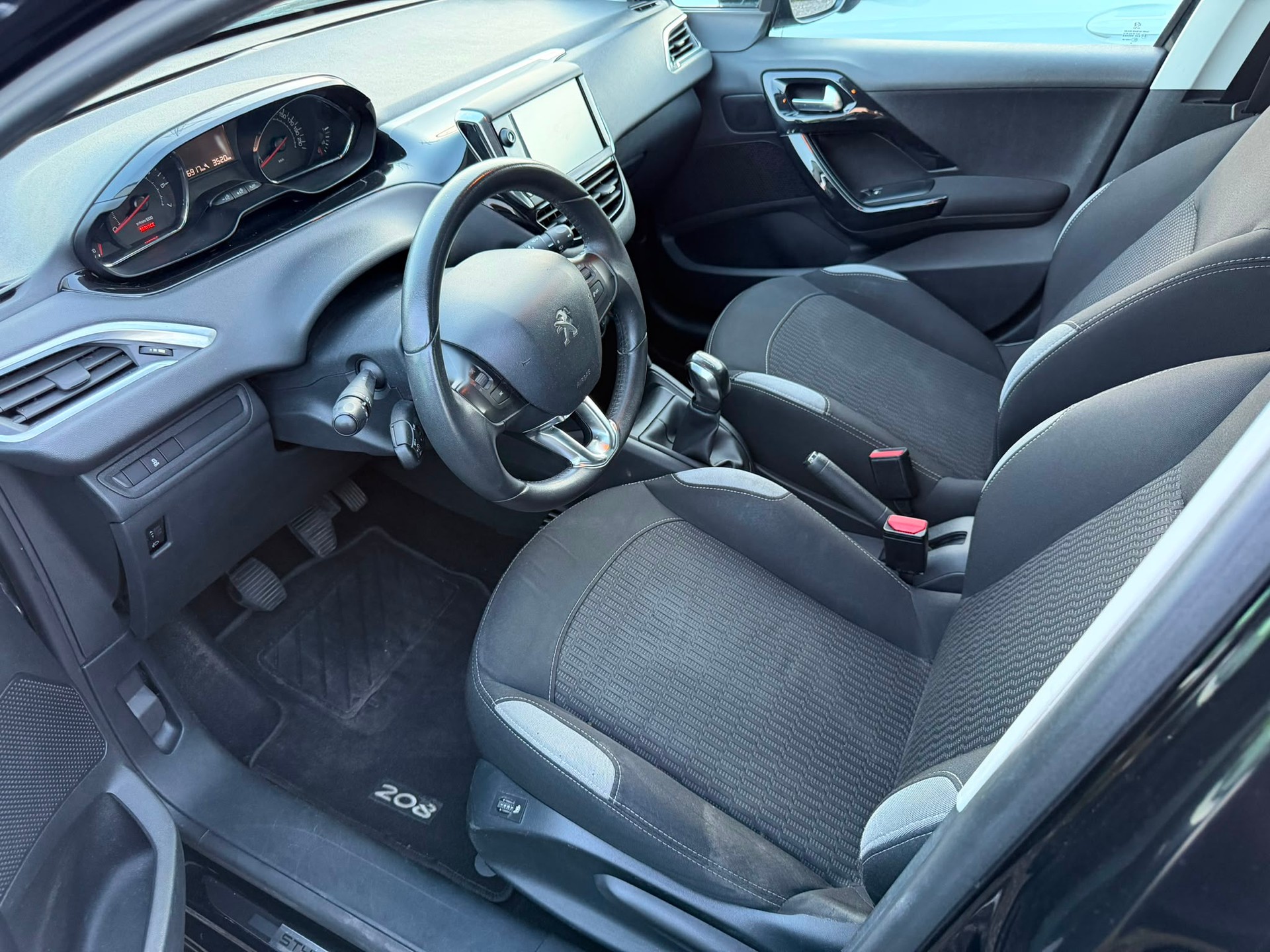 PEUGEOT 208 1.2 VTI Active-image-10