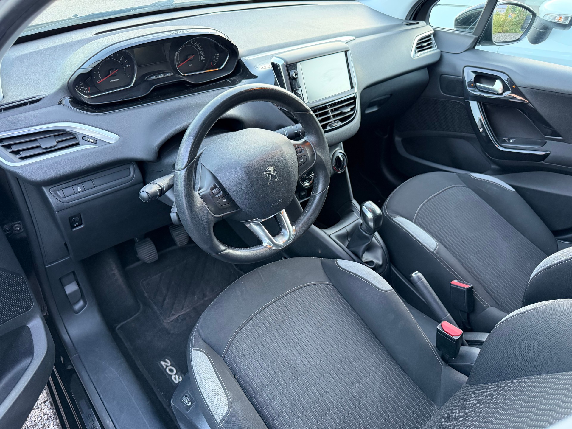 PEUGEOT 208 1.2 VTI Active-image-7
