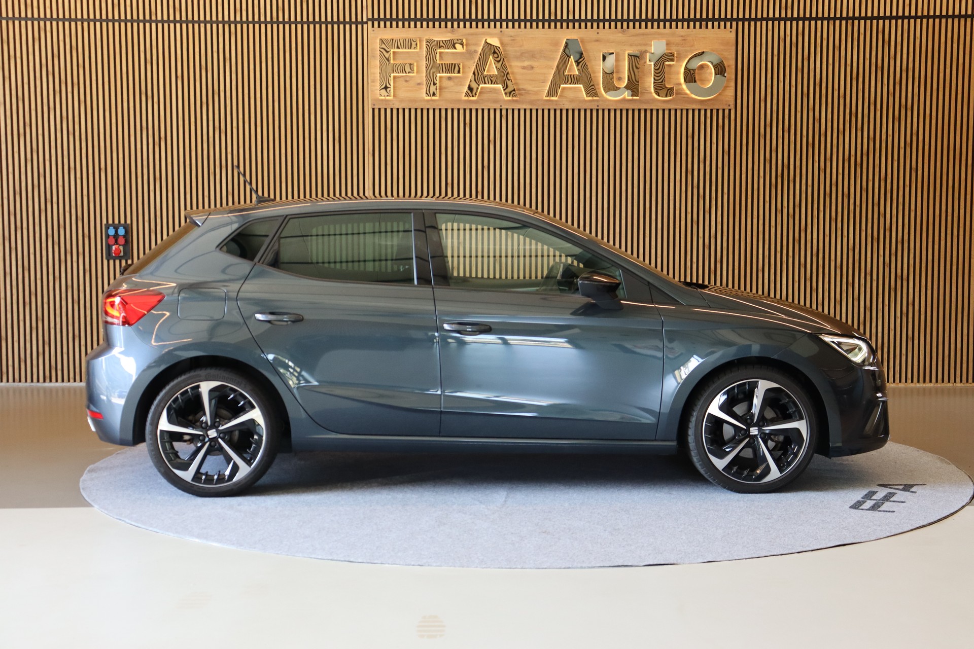 SEAT Ibiza 1.0 TSI 110 FR DSG-image-5