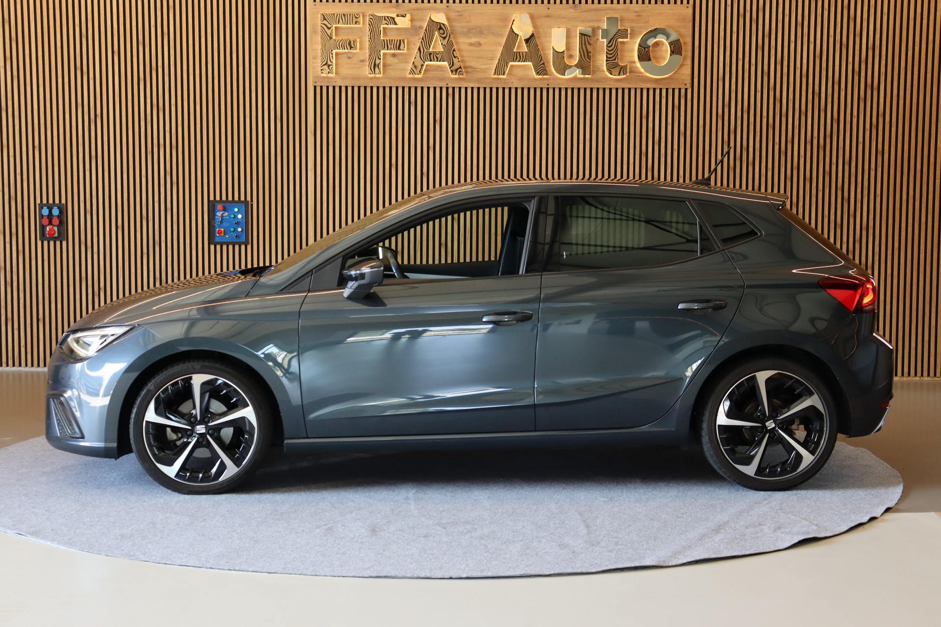 SEAT Ibiza 1.0 TSI 110 FR DSG-image-8