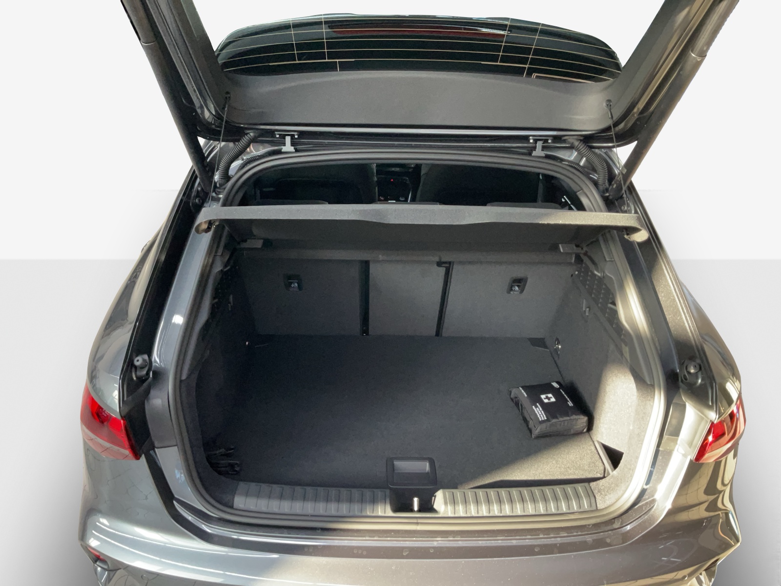 AUDI S3 Sportback TFSI quattro S-tronic-image-12