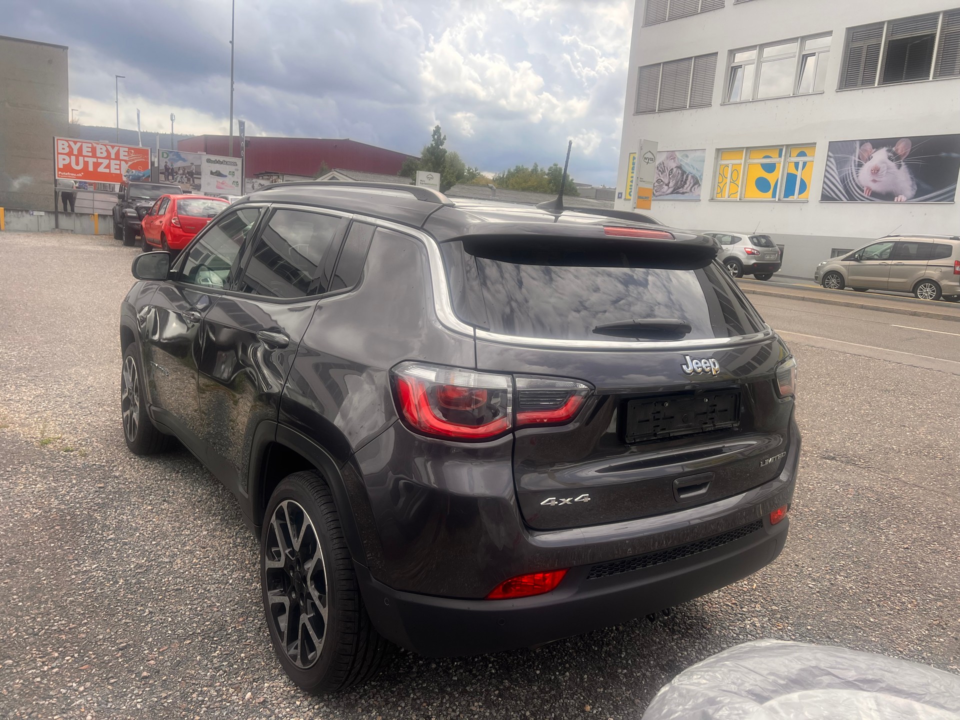 JEEP Compass 2.0CRD Limited AWD 9ATX-showroom-element-3