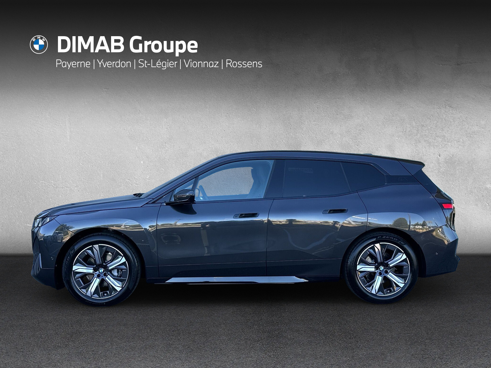BMW iX xDrive60 M Sport Pro**Action de leasing à 0.9%**-showroom-element-1