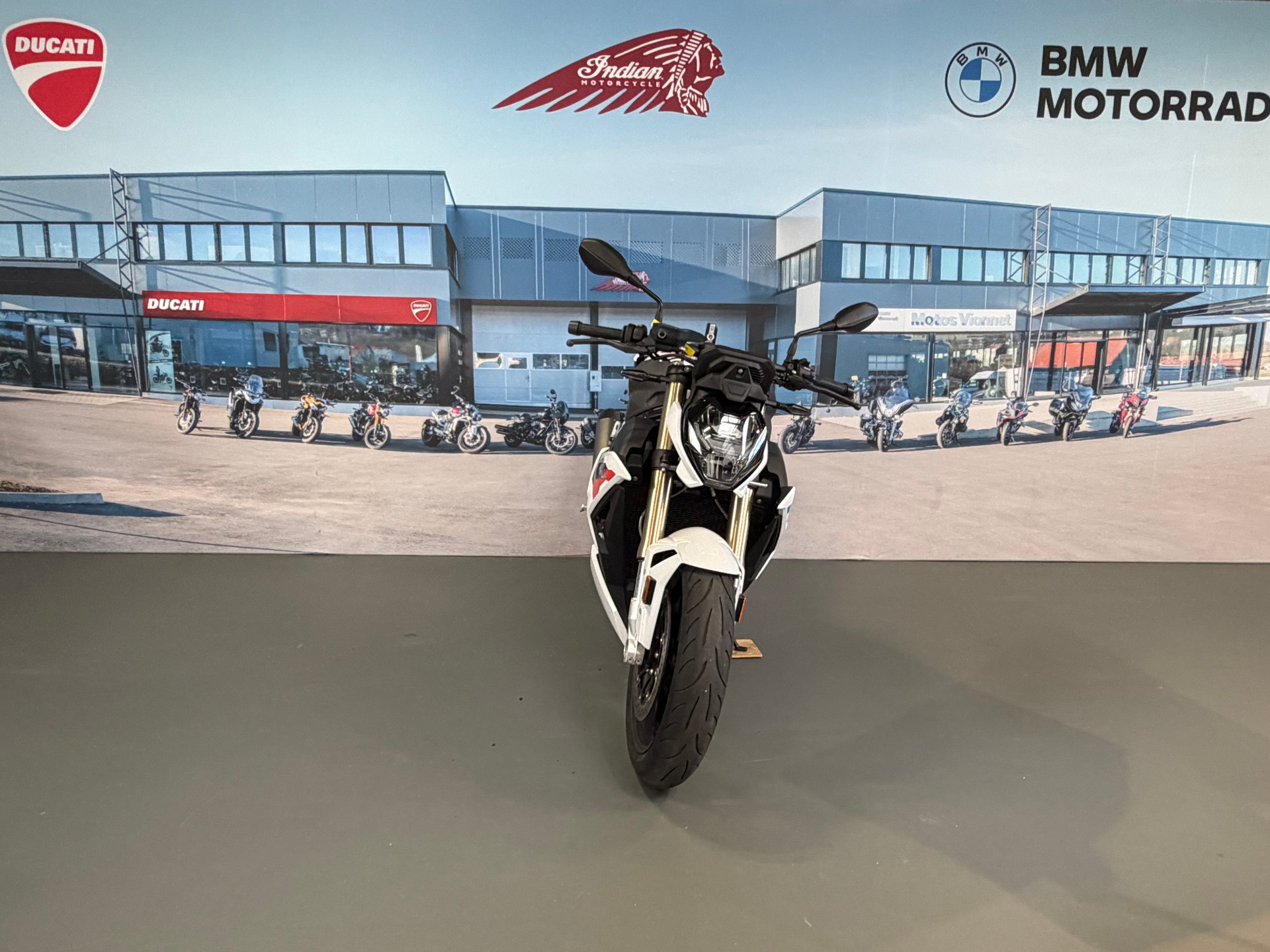 BMW S 1000 R-image-1