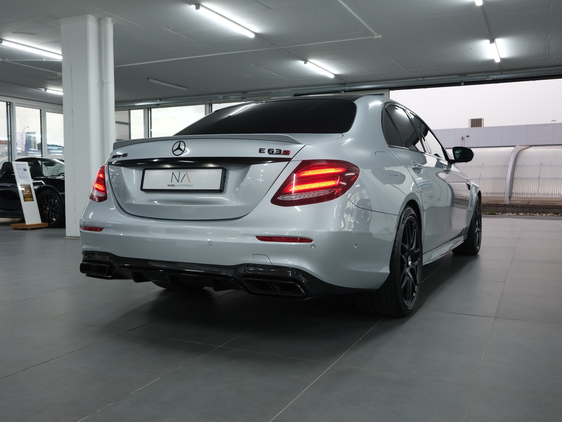 MERCEDES-BENZ E 63 AMG S 4Matic Speedshift MCT *AMG Performance* *Burmester* *Panorama*-showroom-element-2