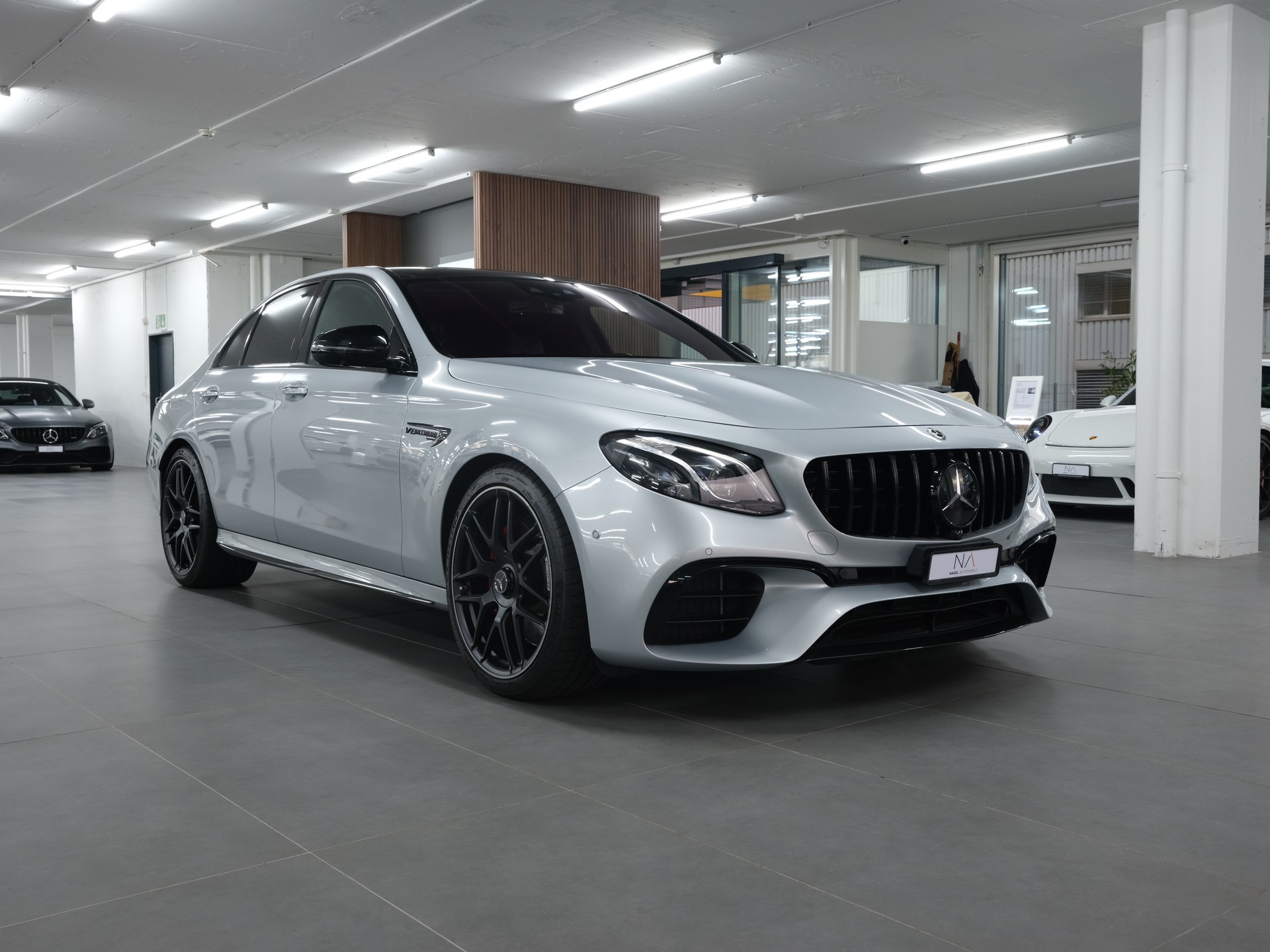 MERCEDES-BENZ E 63 AMG S 4Matic Speedshift MCT *AMG Performance* *Burmester* *Panorama*-showroom-element-1
