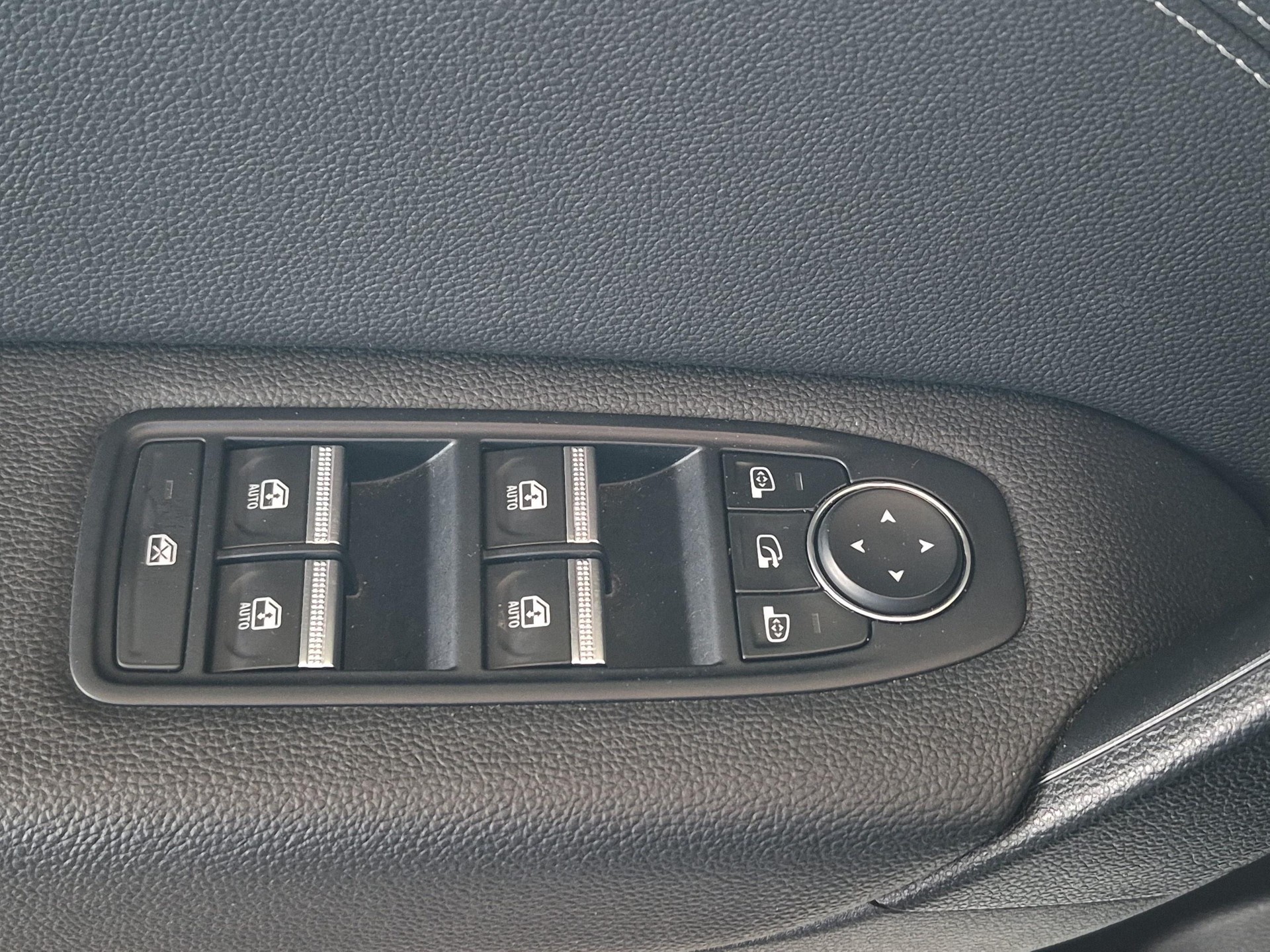 MITSUBISHI ASX 1.6 PHEV Intense-image-18