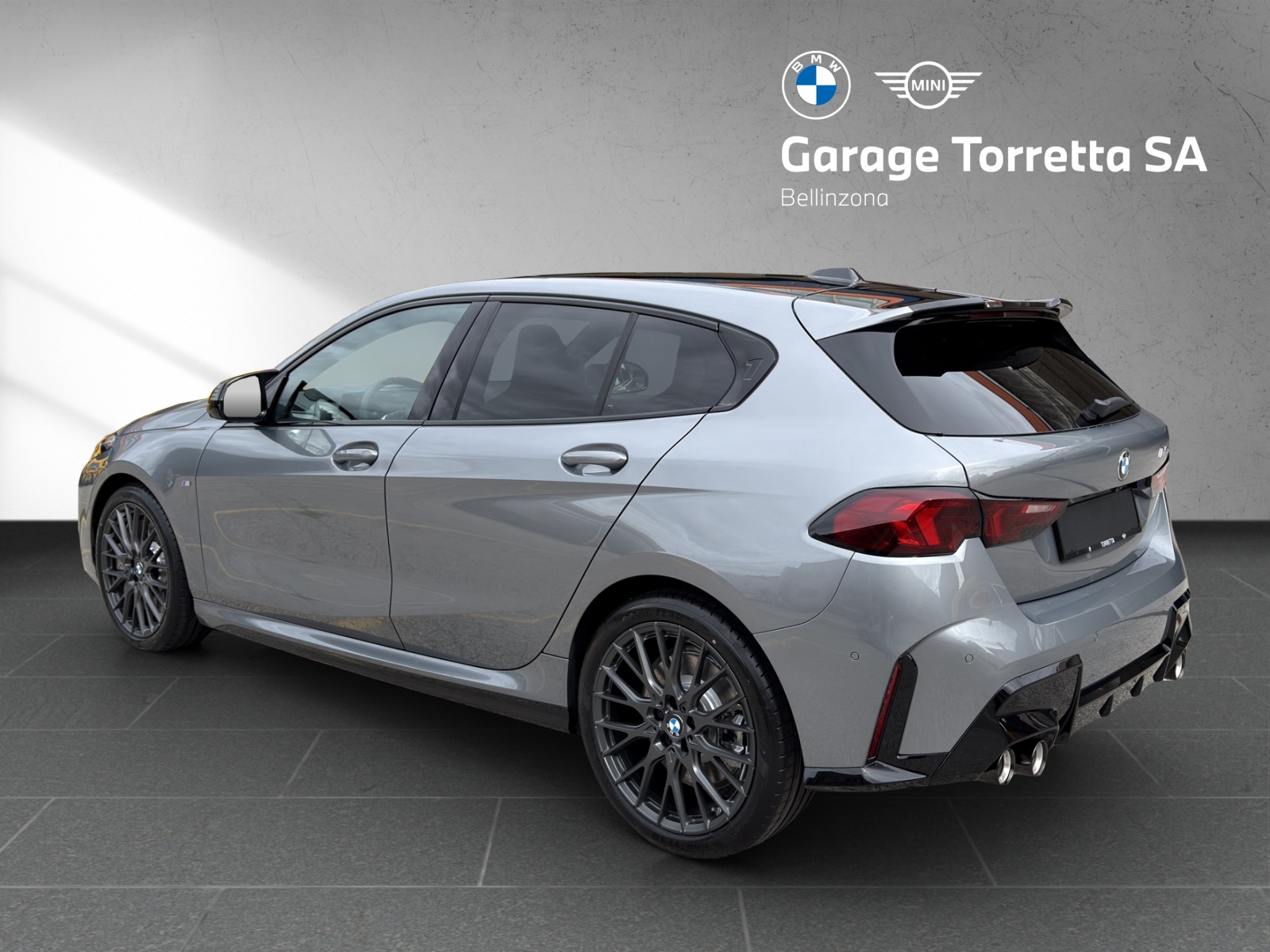 BMW M135 xDrive-showroom-element-2