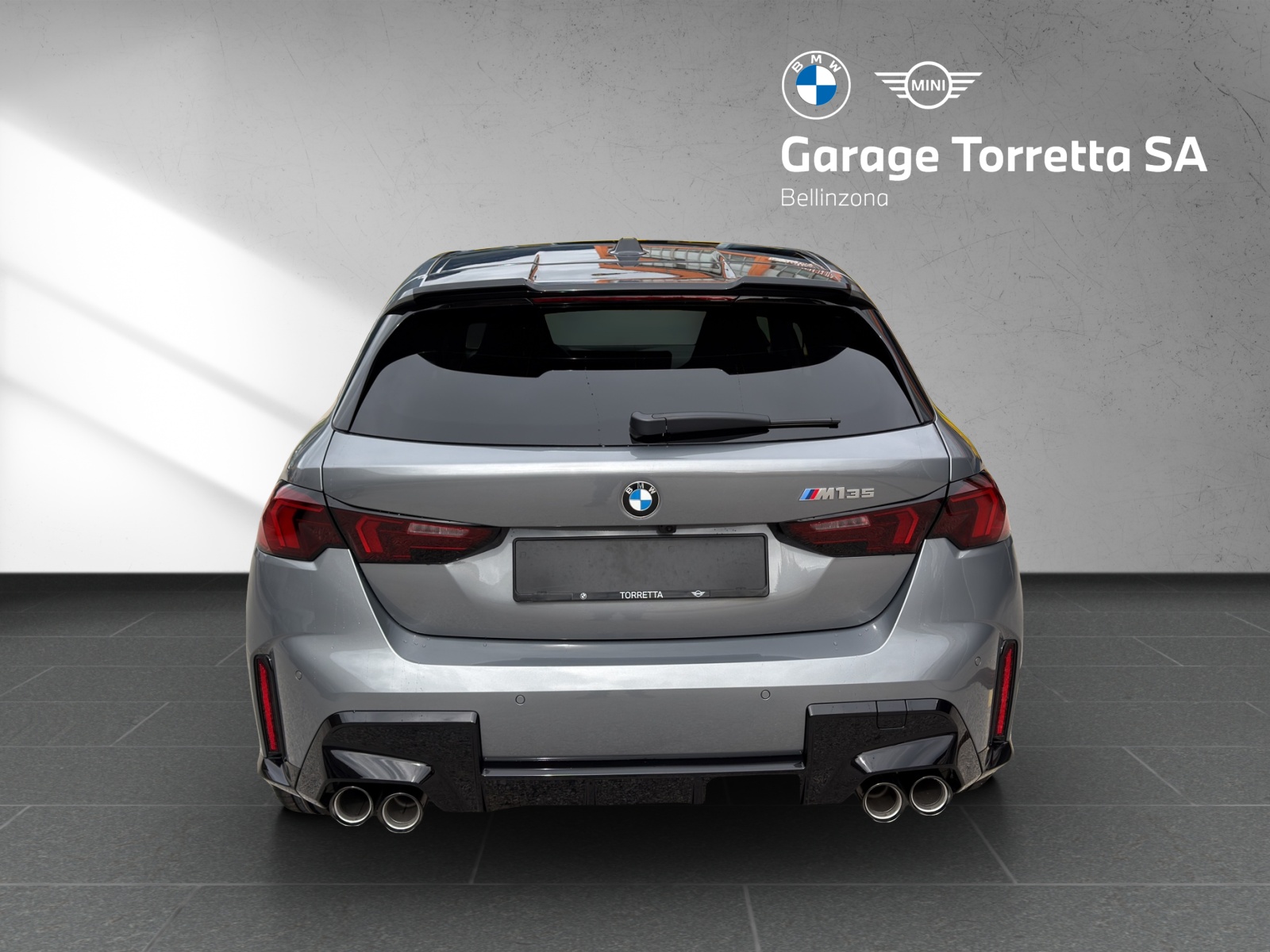 BMW M135 xDrive-showroom-element-3