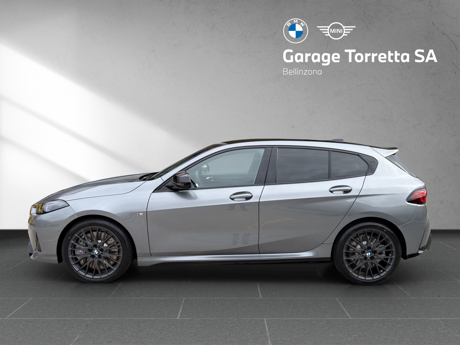 BMW M135 xDrive-showroom-element-1