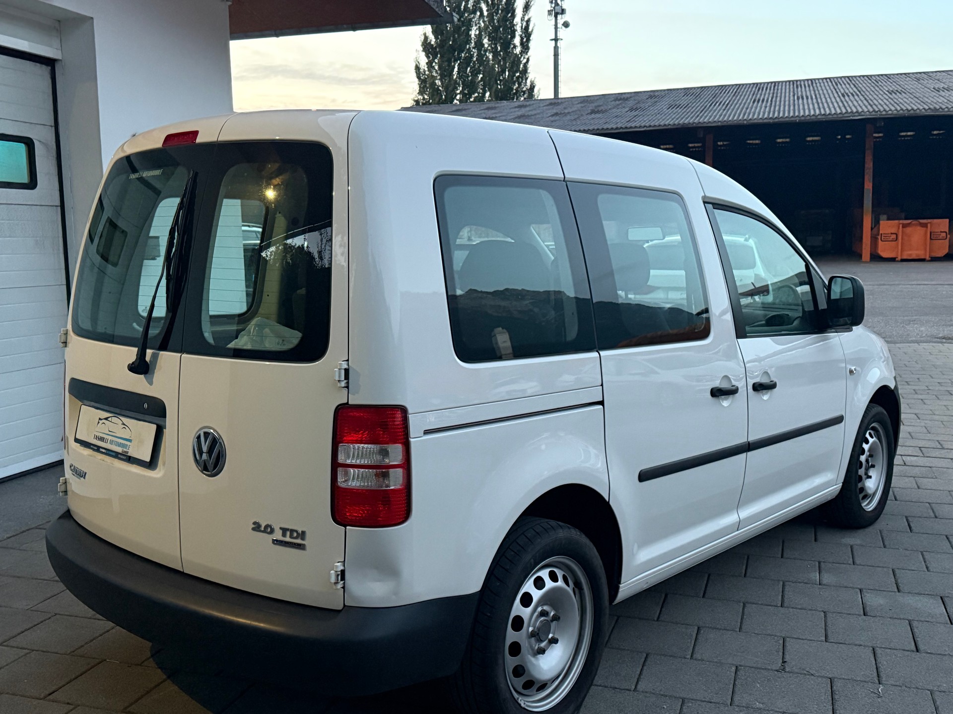 VW Caddy 2.0 TDI BlueMotion Technology-image-8