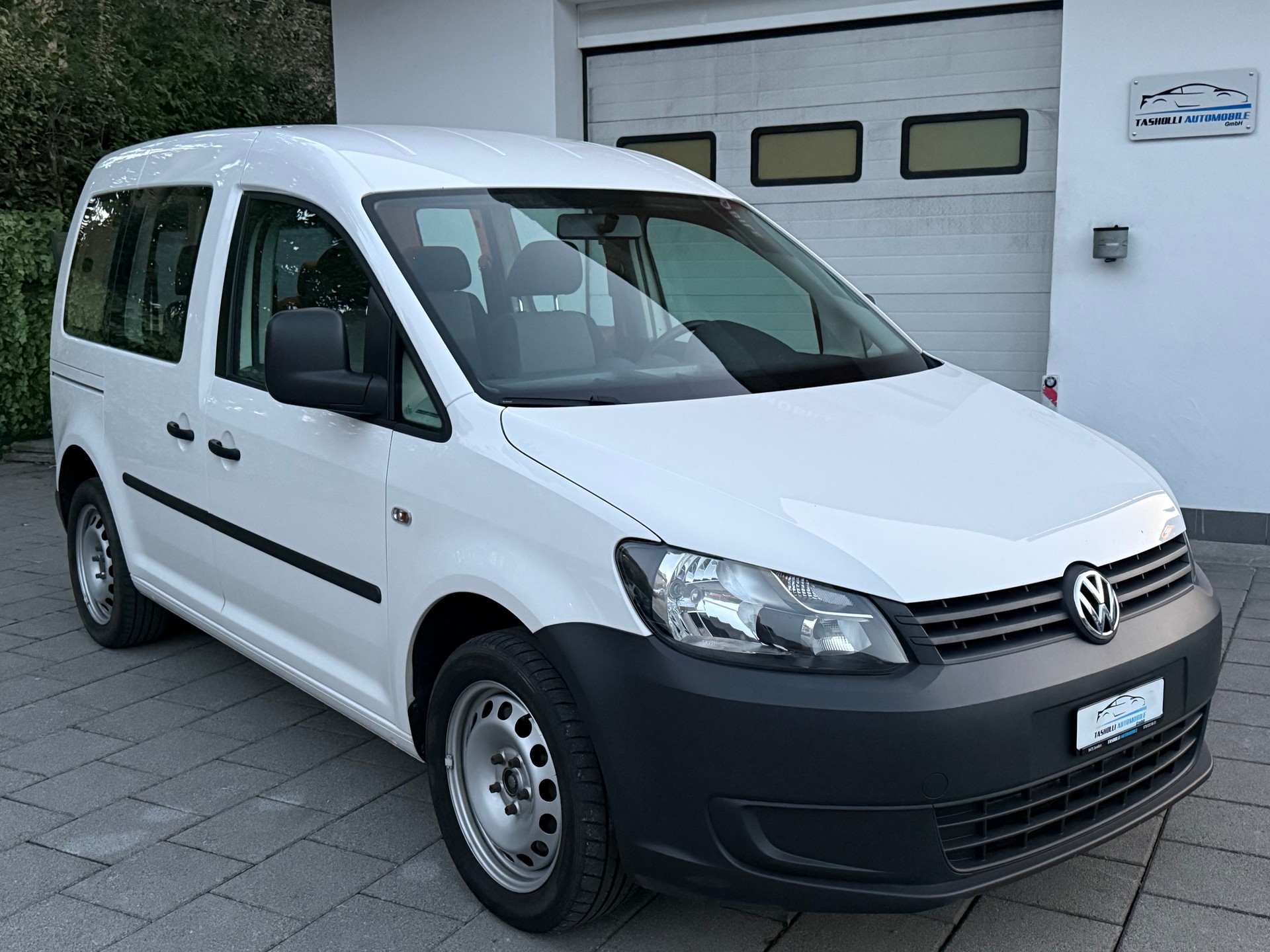 VW Caddy 2.0 TDI BlueMotion Technology-showroom-element-1