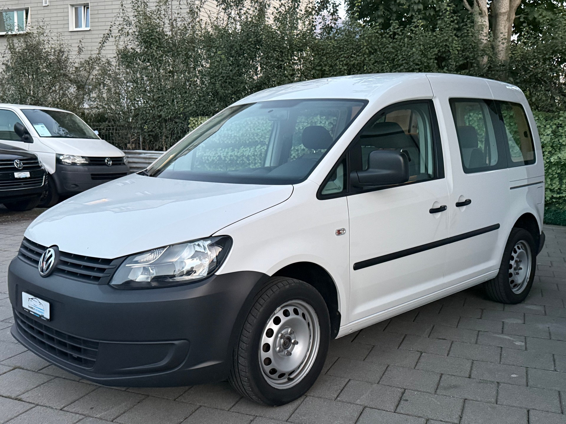 VW Caddy 2.0 TDI BlueMotion Technology-showroom-element-3