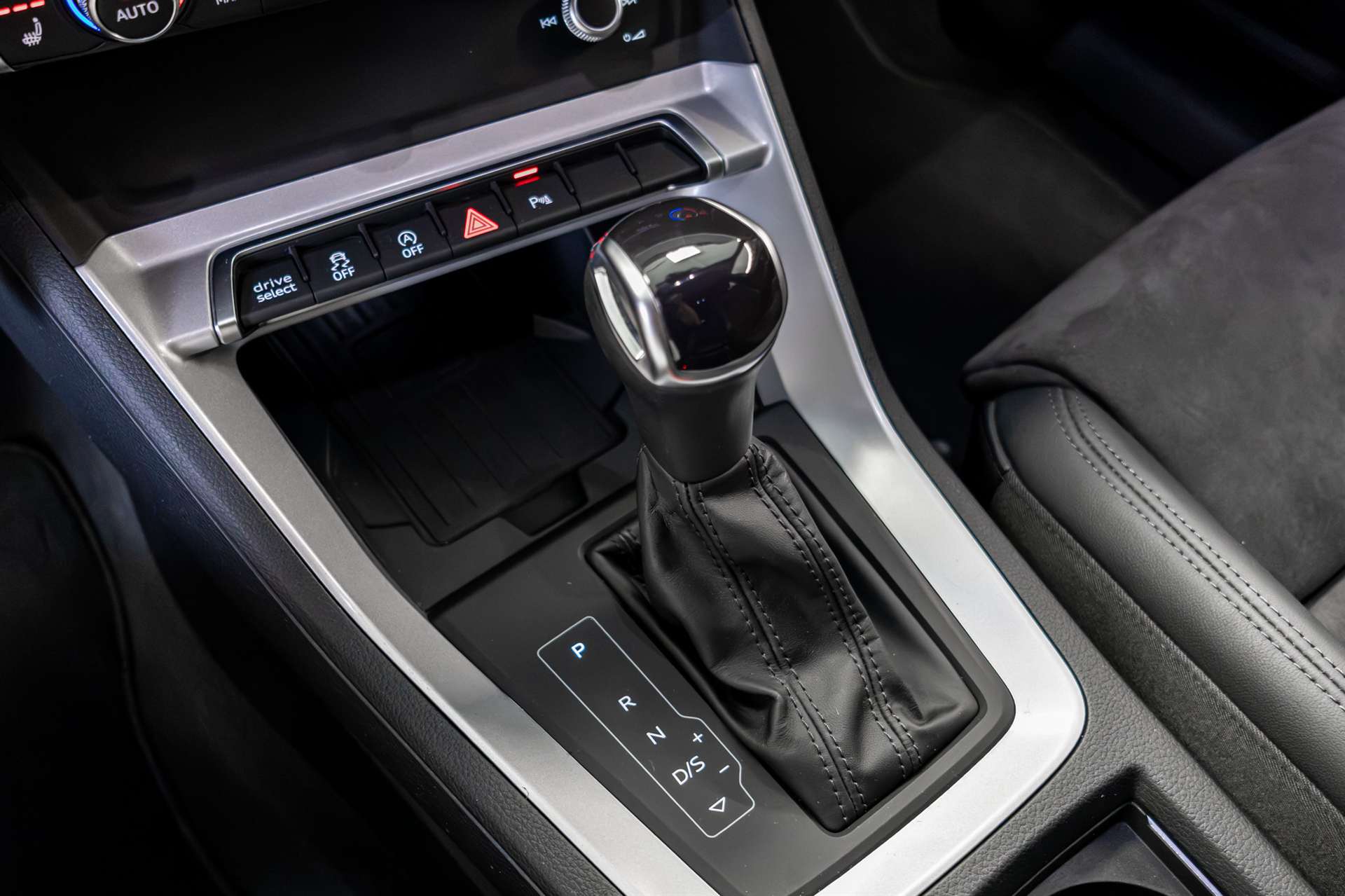 AUDI Q3 Sportback 45 TFSI S line quattro S-tronic-image-22
