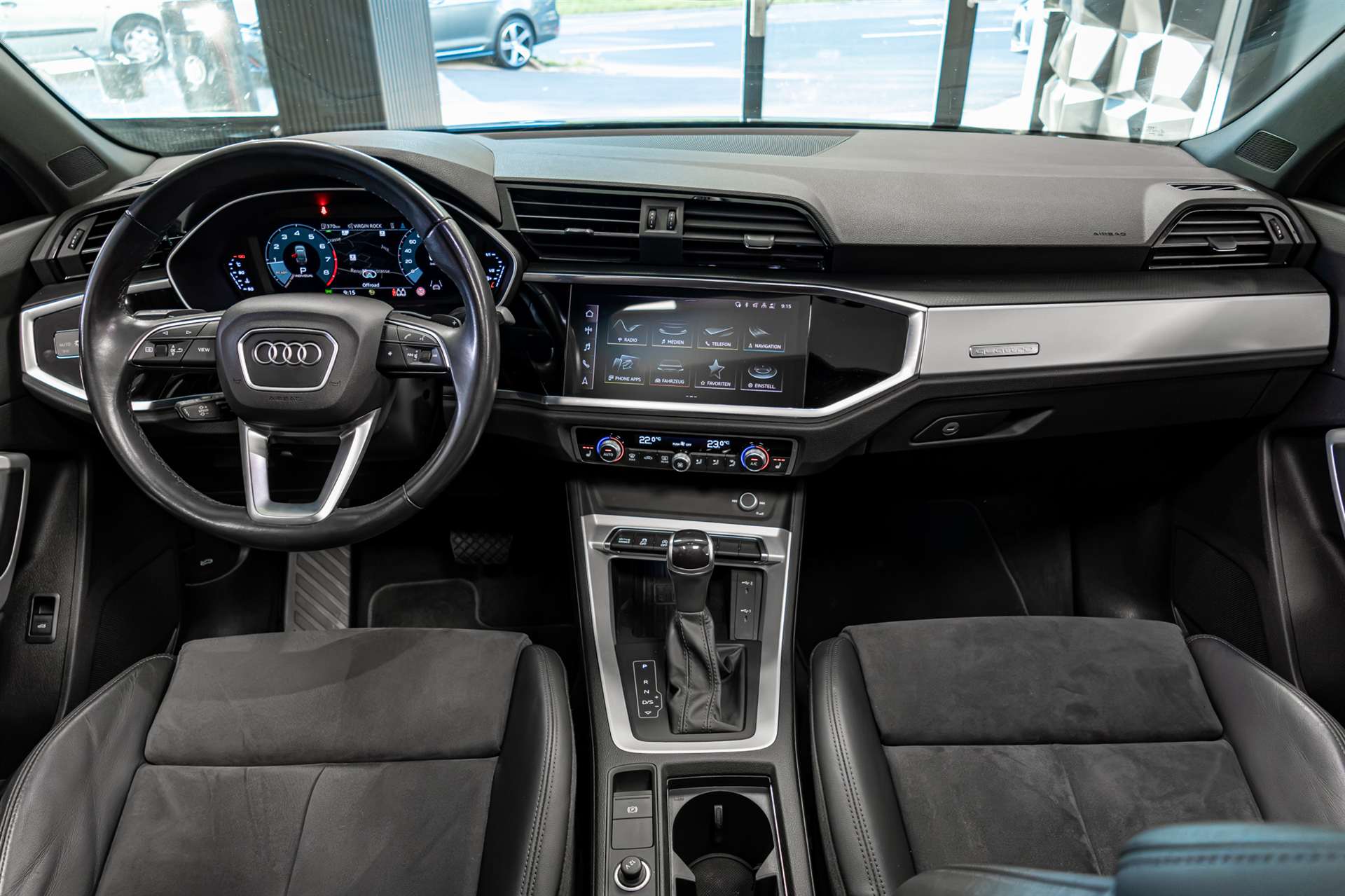 AUDI Q3 Sportback 45 TFSI S line quattro S-tronic-image-5