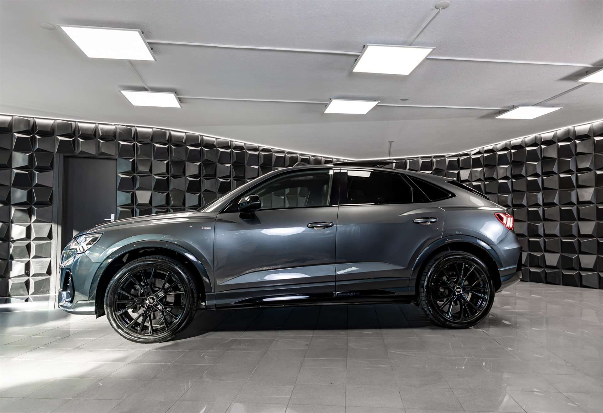 AUDI Q3 Sportback 45 TFSI S line quattro S-tronic-showroom-element-1