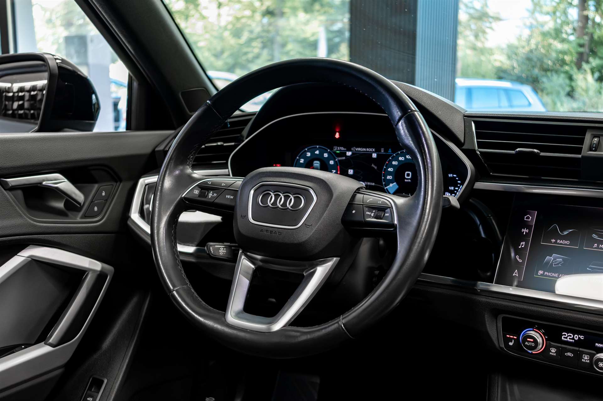 AUDI Q3 Sportback 45 TFSI S line quattro S-tronic-image-6