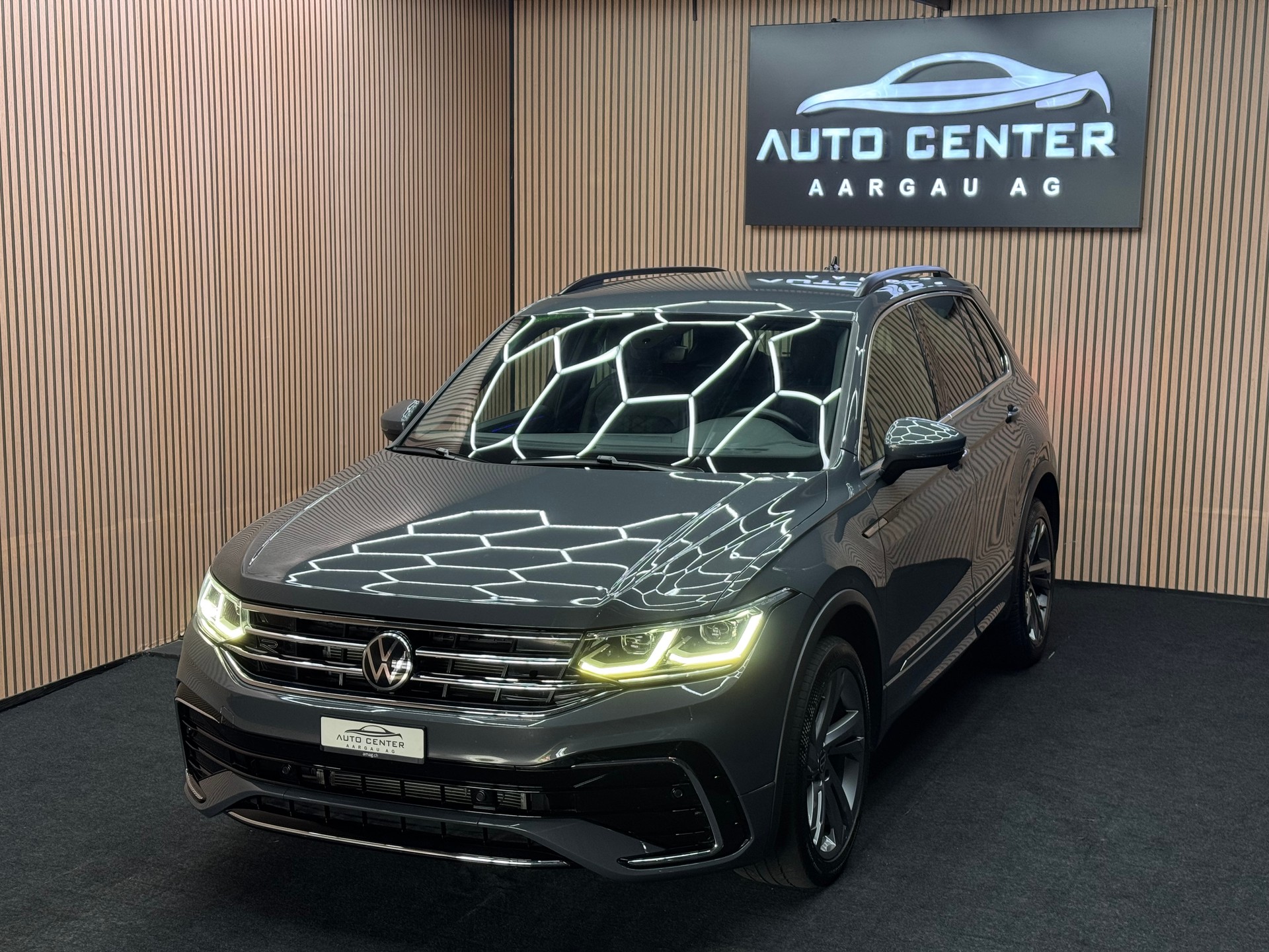 VW Tiguan 2.0 TDI SCR R-Line DSG *ab CHF 269.-/ Monat*-showroom-element-2