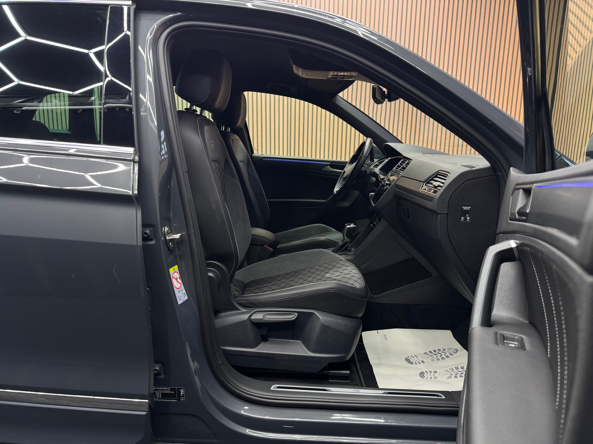 VW Tiguan 2.0 TDI SCR R-Line DSG *ab CHF 269.-/ Monat*-image-17