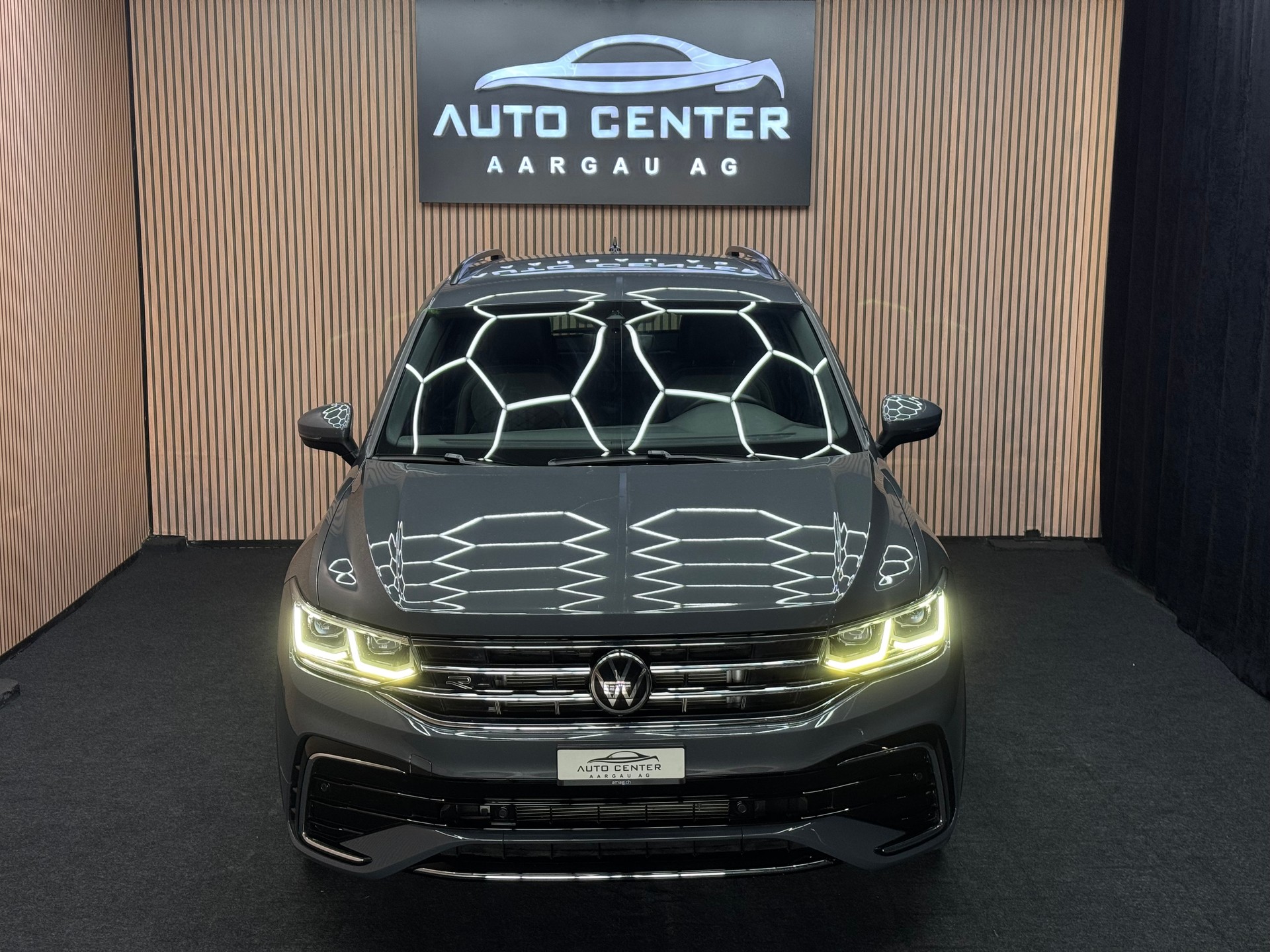 VW Tiguan 2.0 TDI SCR R-Line DSG *ab CHF 269.-/ Monat*-showroom-element-1