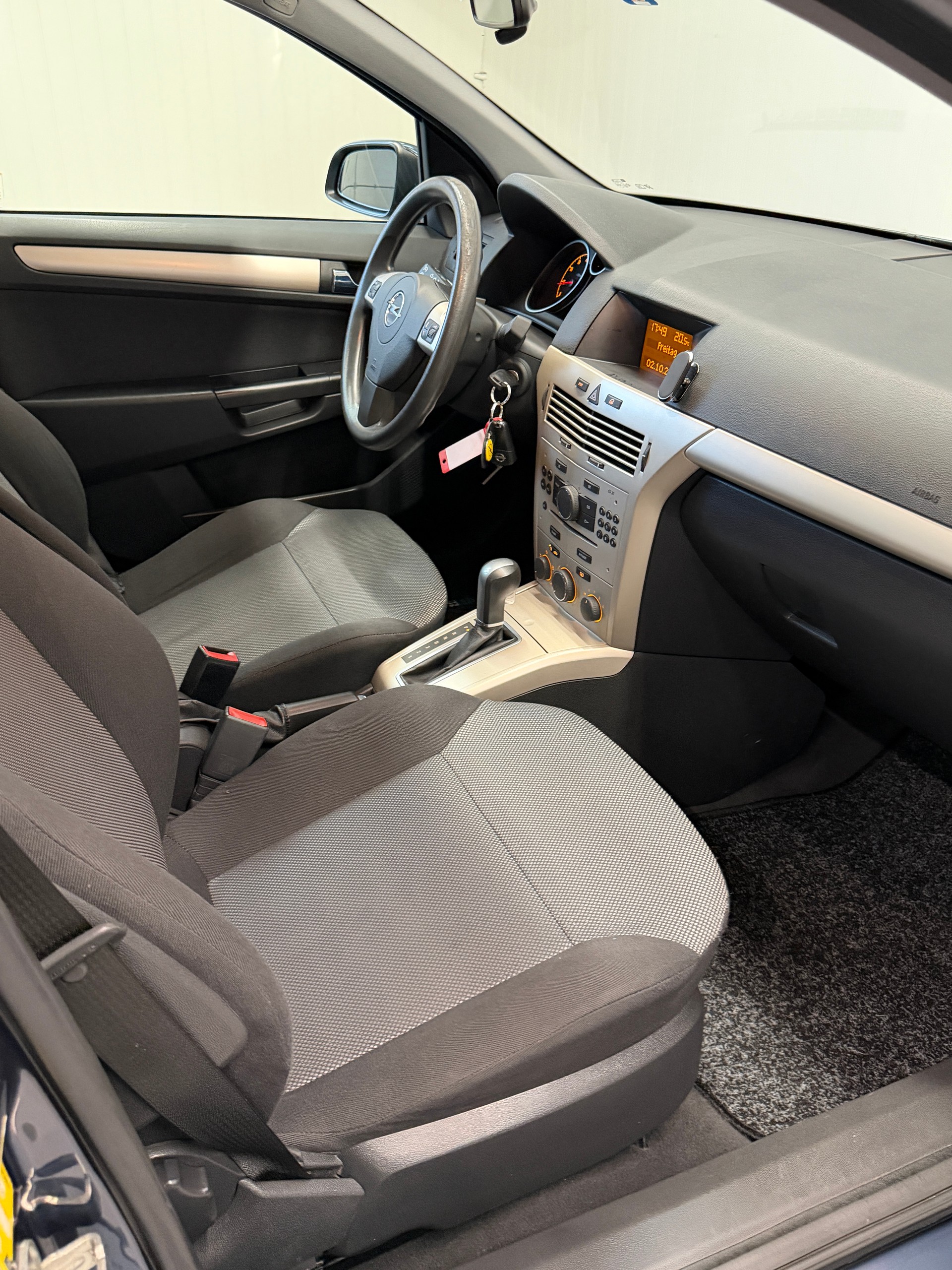 OPEL Astra 1.8i 16V Automatic-image-10