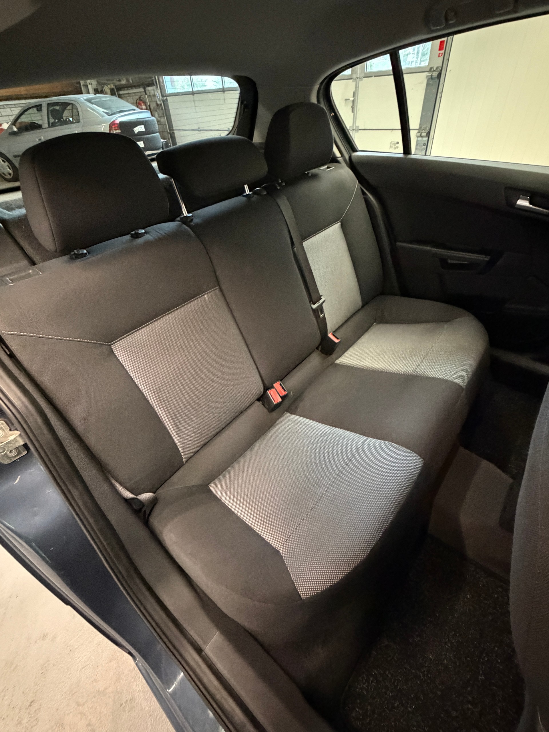 OPEL Astra 1.8i 16V Automatic-image-12