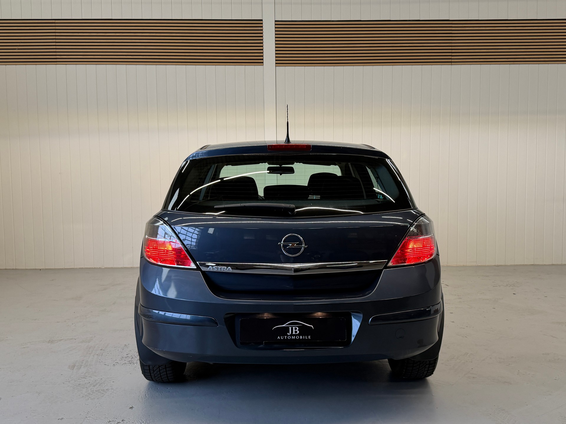 OPEL Astra 1.8i 16V Automatic-showroom-element-3